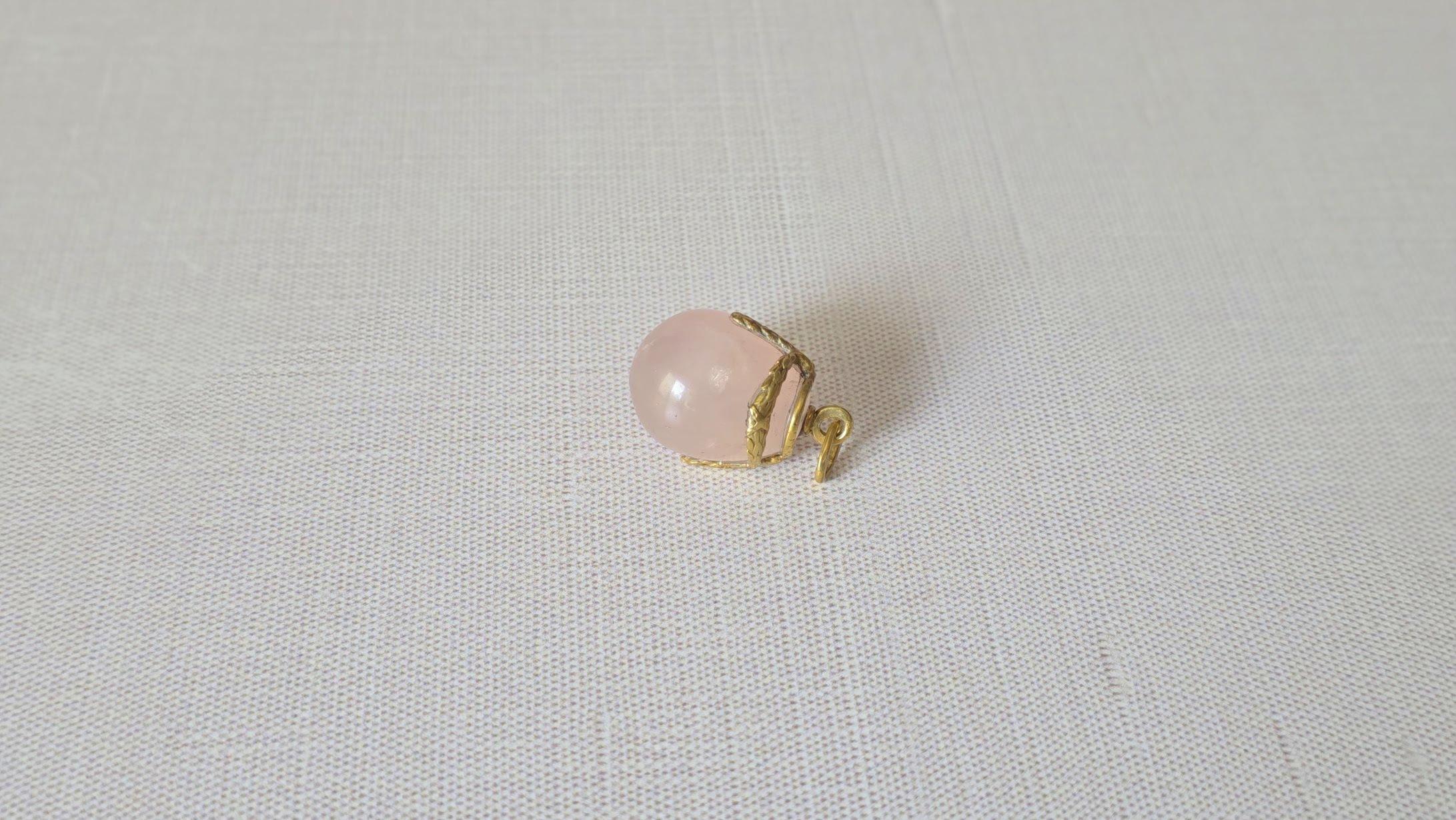 da uomo o donna Ciondolo a forma di uovo di quarzo rosa in argento dorato russo, maestro d'opera Henrik Wigström in vendita