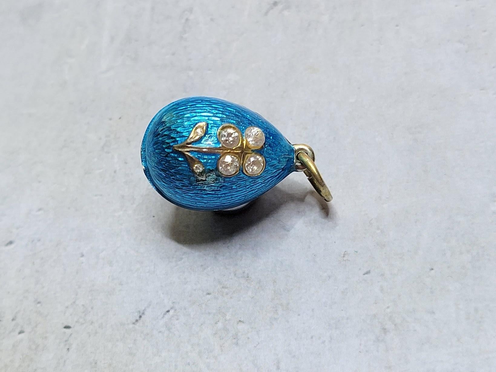 Ciondolo a forma di uovo imperiale russo in smalto blu guilloché, maestro d'opera Alfred Thielemann in vendita 2