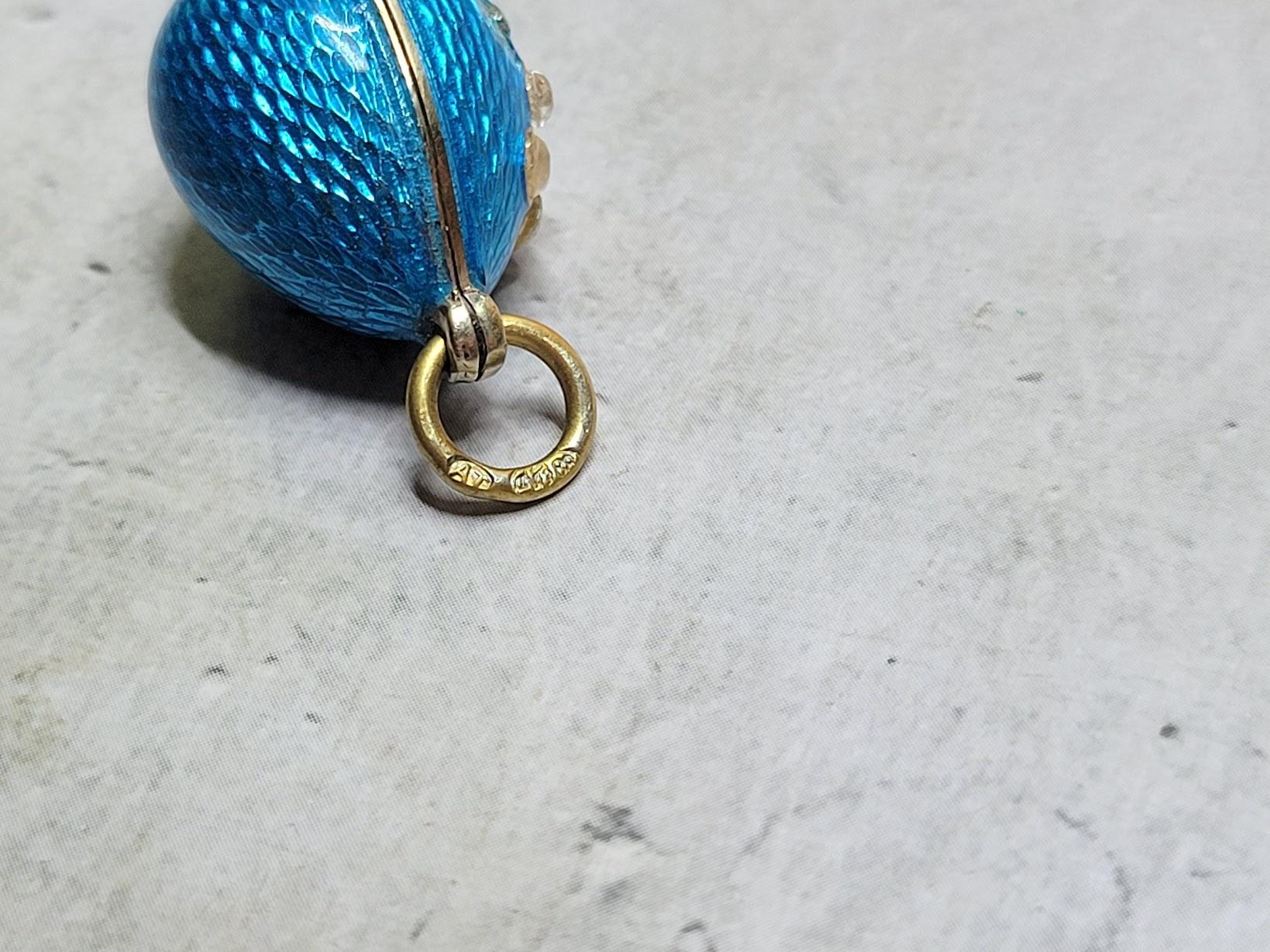 Ciondolo a forma di uovo imperiale russo in smalto blu guilloché, maestro d'opera Alfred Thielemann in vendita 4