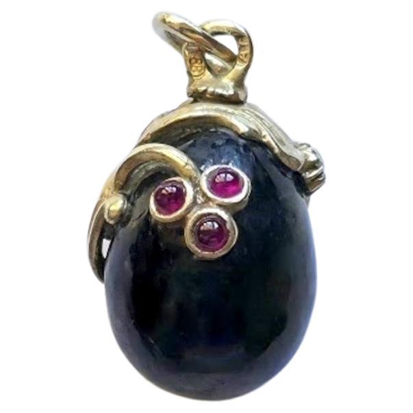 Colgante de huevo de jade imperial ruso con rubíes y diamantes, por Alfred Thielemann