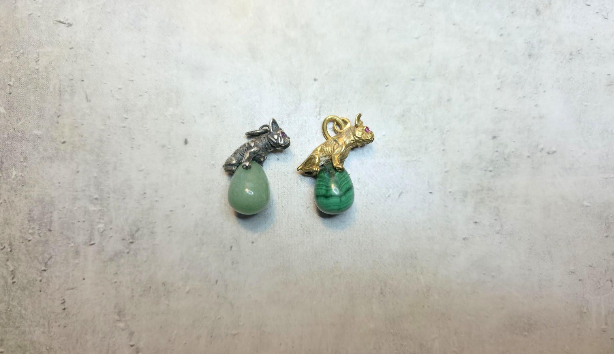 Ciondolo a forma di uovo di giada imperiale russa con bulldog d'argento e occhi di rubino in vendita 6