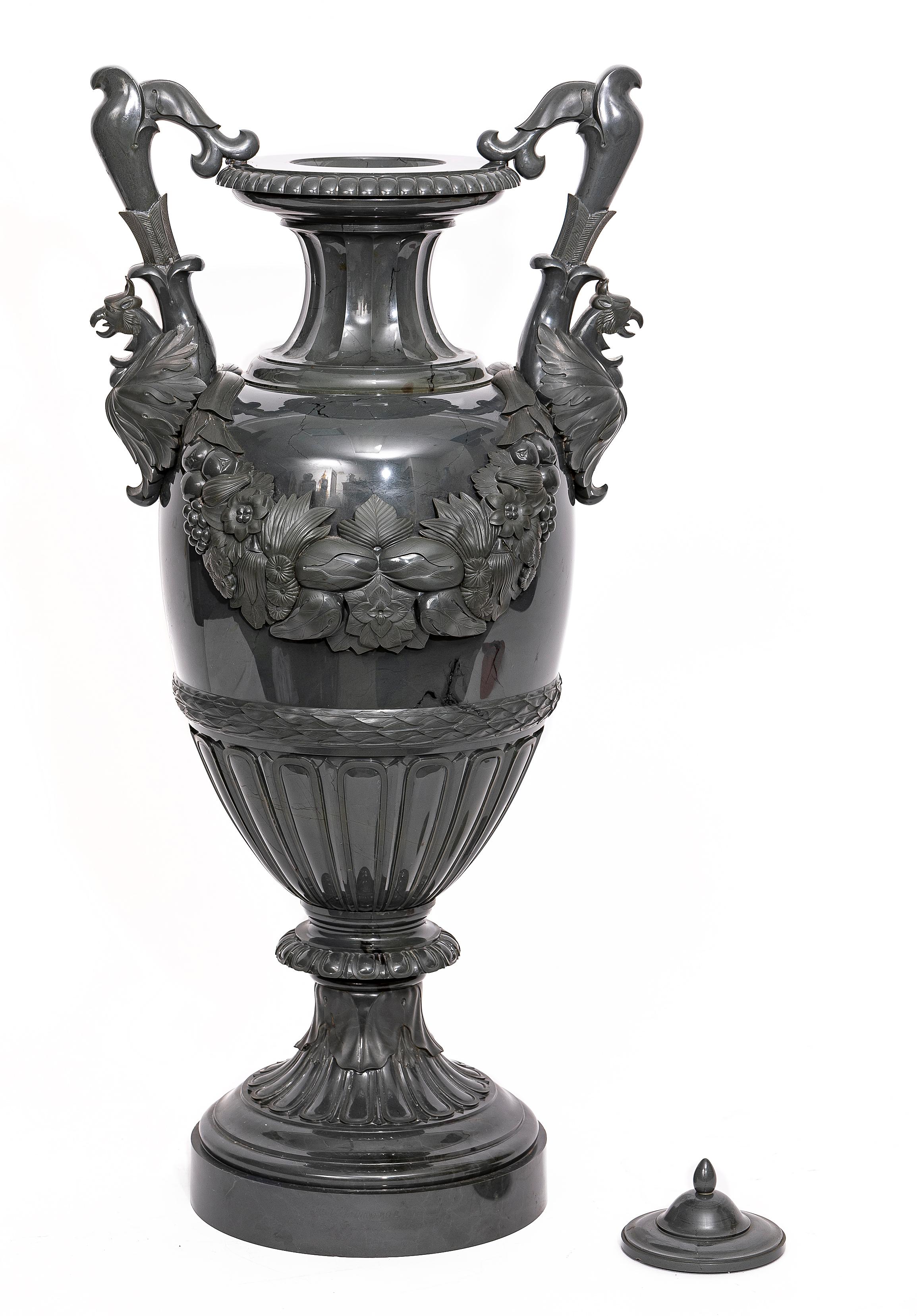 Russische kaiserliche Lapidarium Kalkan Jaspis bedeckt Vase Jekaterinburg Workshops 1887 (Handgeschnitzt) im Angebot