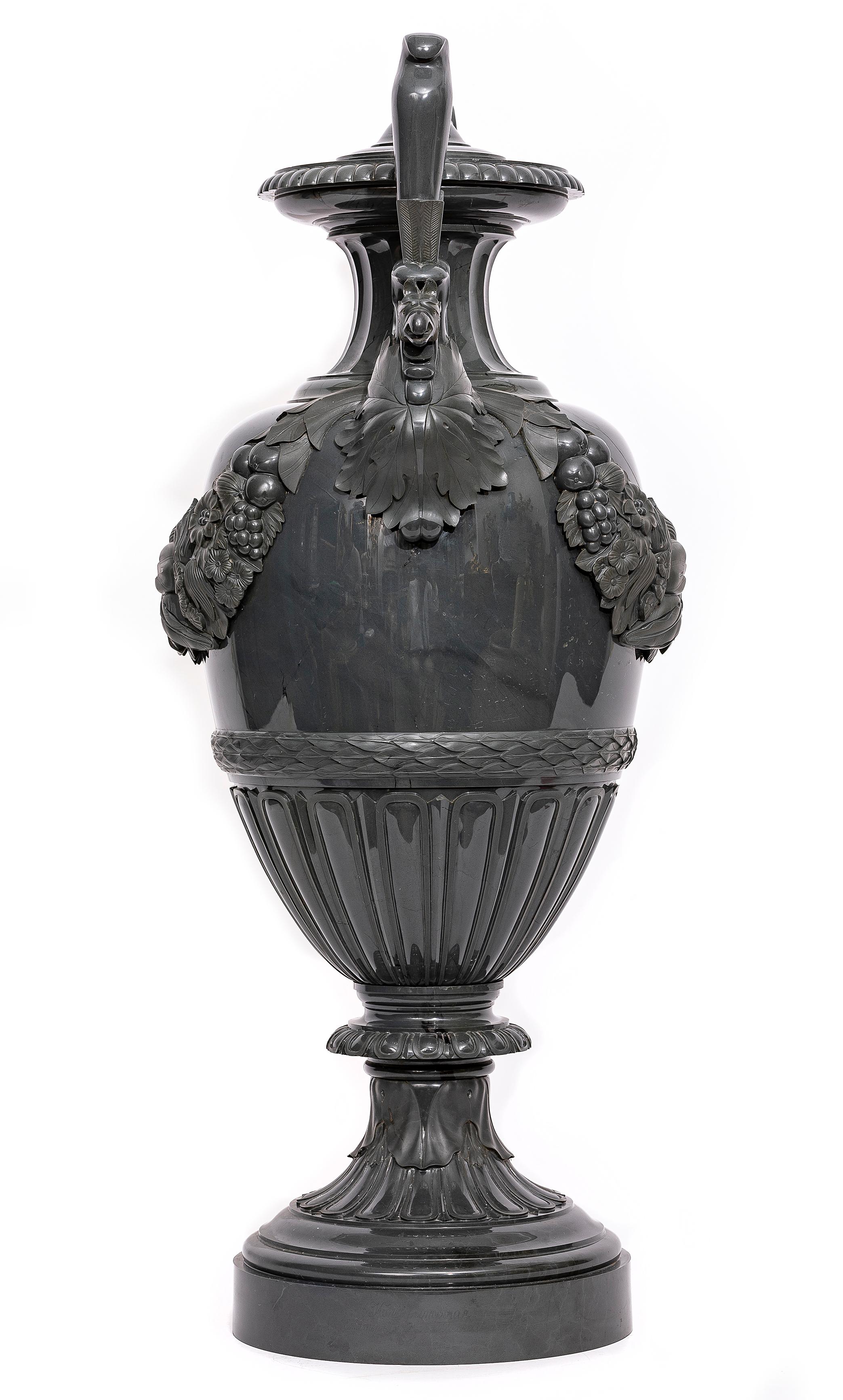 Russische kaiserliche Lapidarium Kalkan Jaspis bedeckt Vase Jekaterinburg Workshops 1887 im Zustand „Gut“ im Angebot in New York, NY