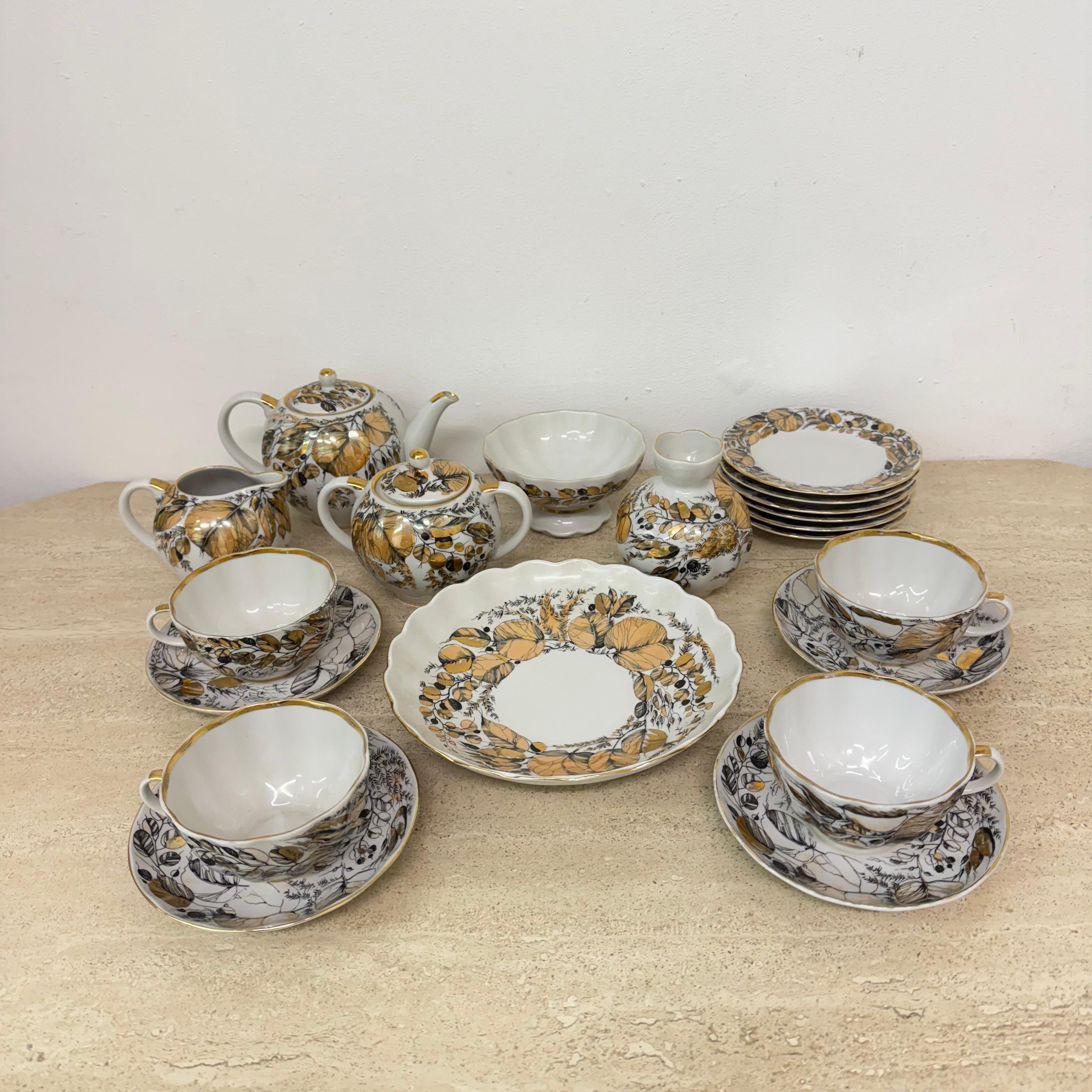 Russian imperial porcelain Tea set Lomonosov made in USSR Golden Autumn In Good Condition For Sale In Delft, NL
