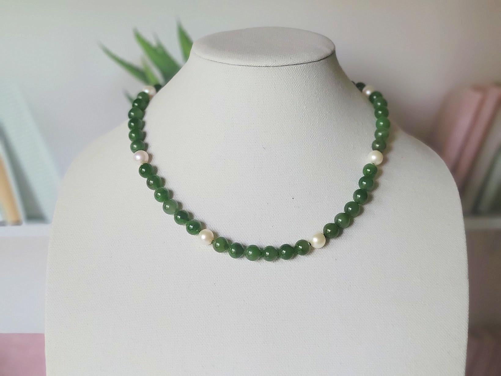Russian Jade & Akoya Pearl Necklace In New Condition For Sale In Chesterland, OH