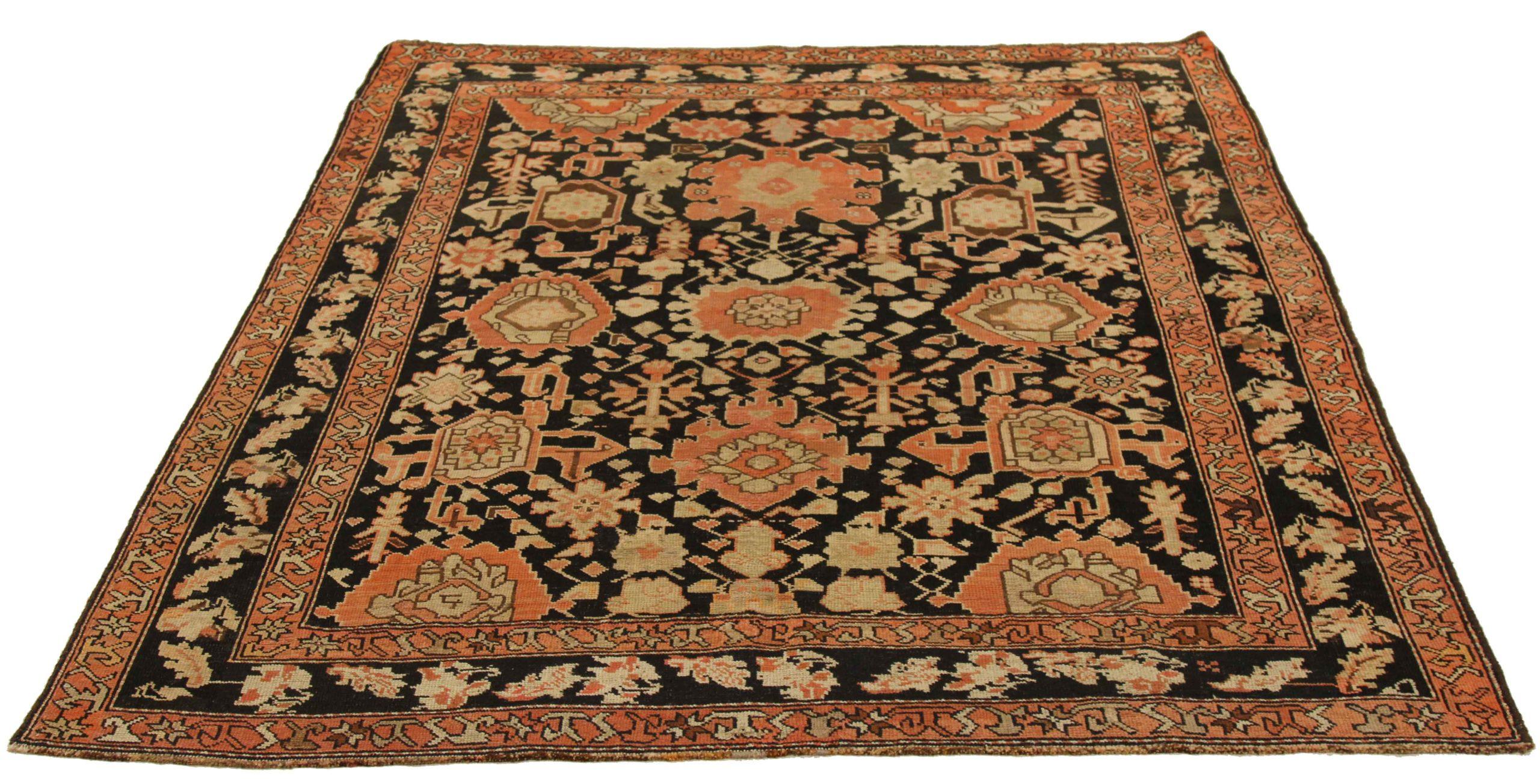 Entdecken Sie die Eleganz des russischen Karabagh mit seinen Flächenteppichen. Dieses exklusive Design, das mit viel Liebe zum Detail entworfen wurde, ist perfekt, um Ihren Raum zu verschönern.
