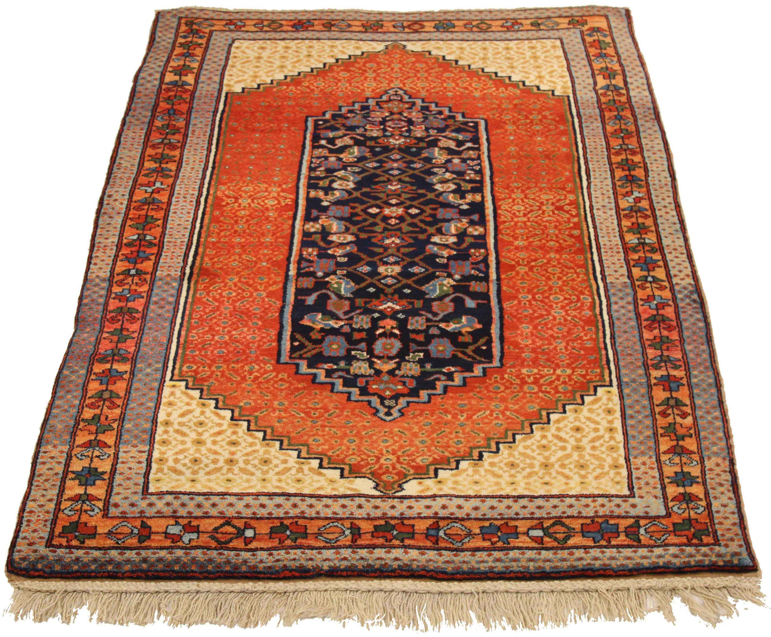 Descubre la elegancia del Karabagh ruso con una pequeña alfombra de circa 1880. Diseñado con Lana y MarfilAzul MarinoRojo, este diseño exclusivo es perfecto para realzar tu espacio.