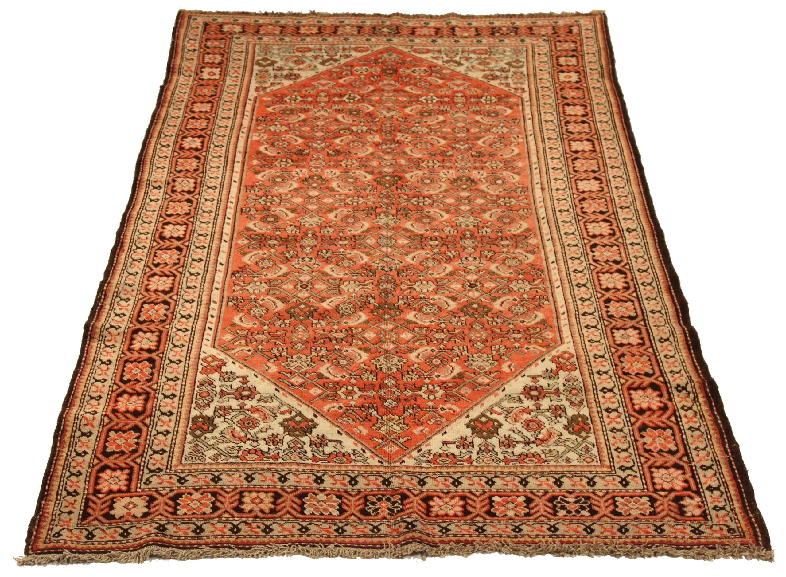 Entdecken Sie die Eleganz des russischen Karabagh mit dem kleinen Teppich von CIRCA 1880. Dieses exklusive Design aus Wolle und Elfenbeinrot ist perfekt, um Ihren Raum zu verschönern.