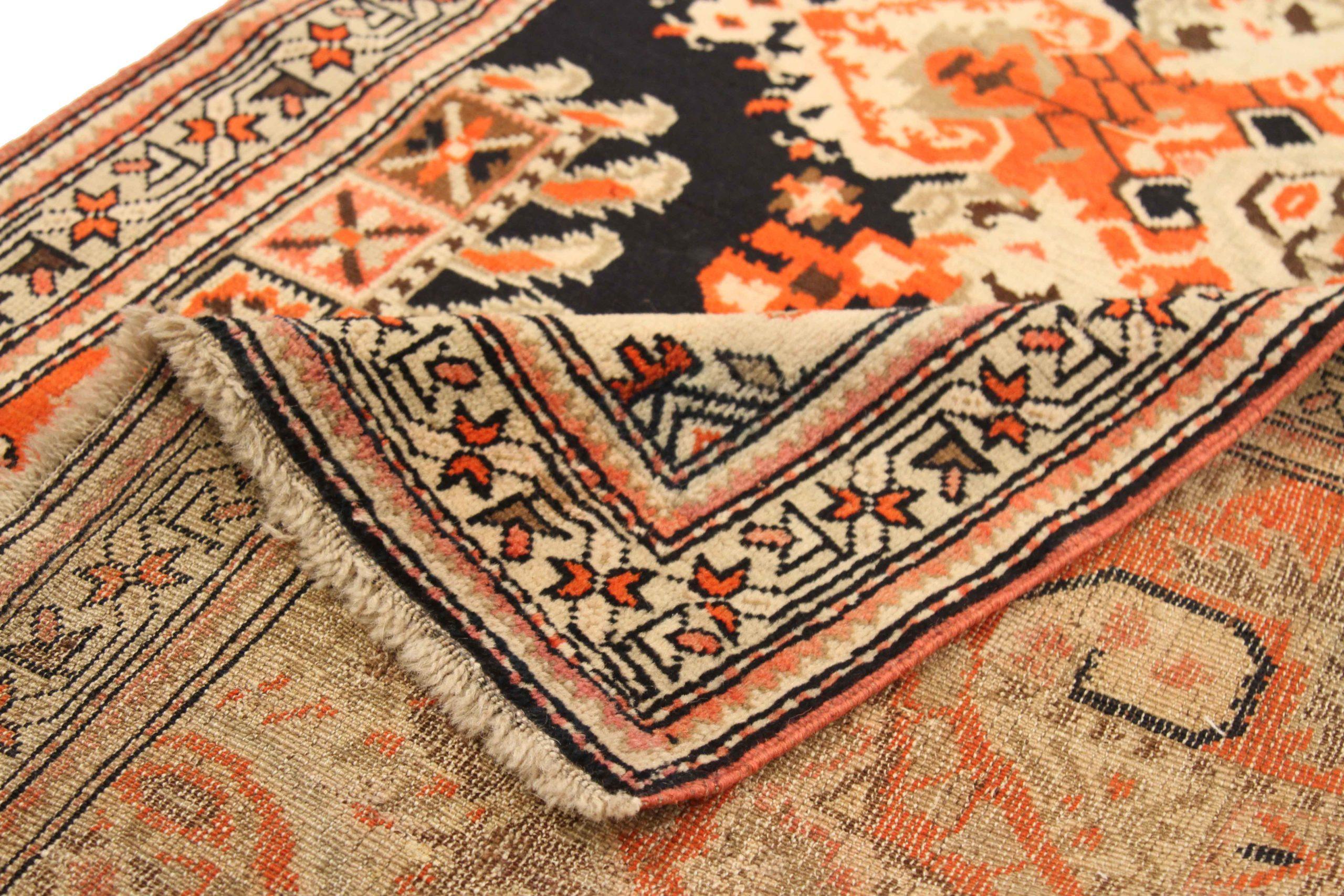 Russischer Karabagh Kleiner Teppich Circa 1910 - Wolle Schwarz Elfenbein Orange 72971 im Zustand „Hervorragend“ im Angebot in Dallas, TX