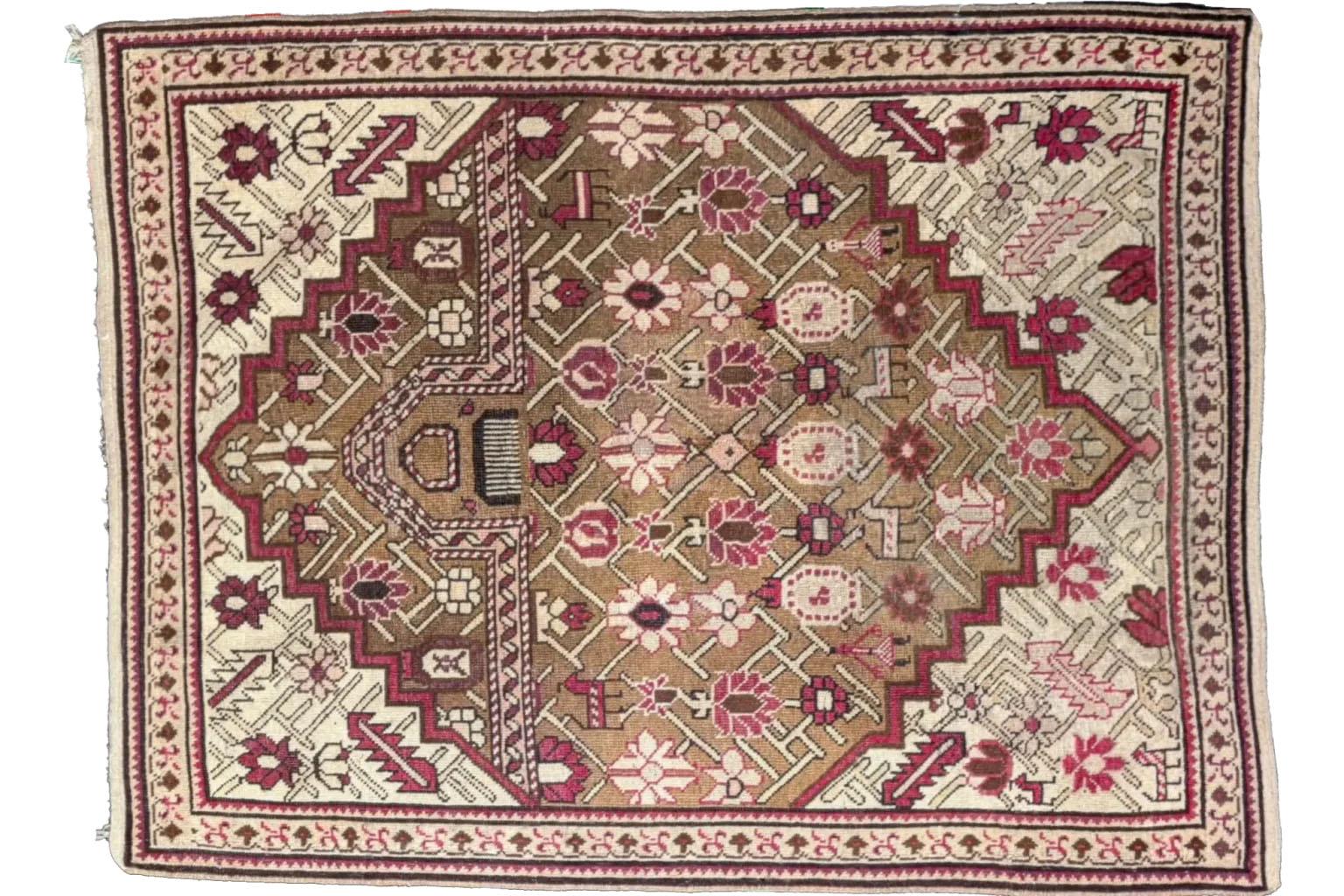 Russe Petit tapis russe Karabagh datant d'environ 1910 - Laine ivoire rouge taupe 72494 en vente