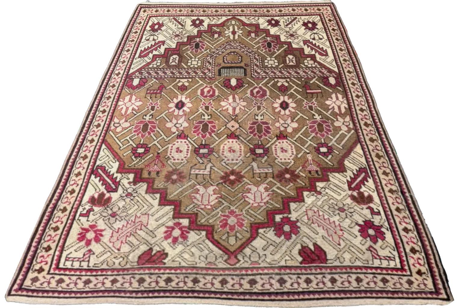 Tissé à la main Petit tapis russe Karabagh datant d'environ 1910 - Laine ivoire rouge taupe 72494 en vente