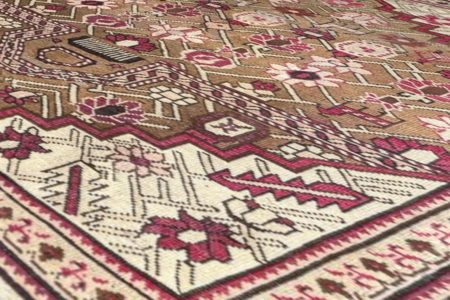 Petit tapis russe Karabagh datant d'environ 1910 - Laine ivoire rouge taupe 72494 en vente 2