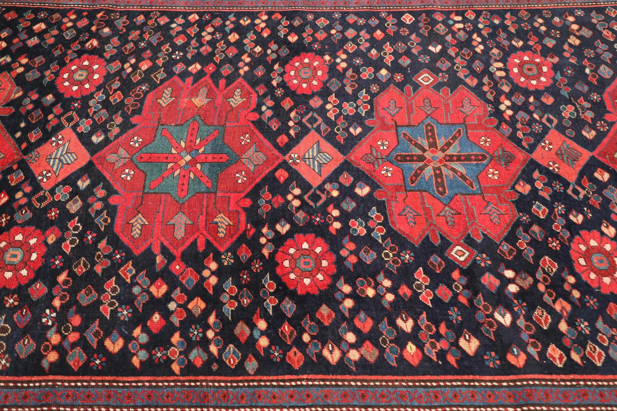 Russische Kazak-Teppiche Circa 1910 - Wolle Schwarz Blau Rot Design - 99582 (Stammeskunst) im Angebot