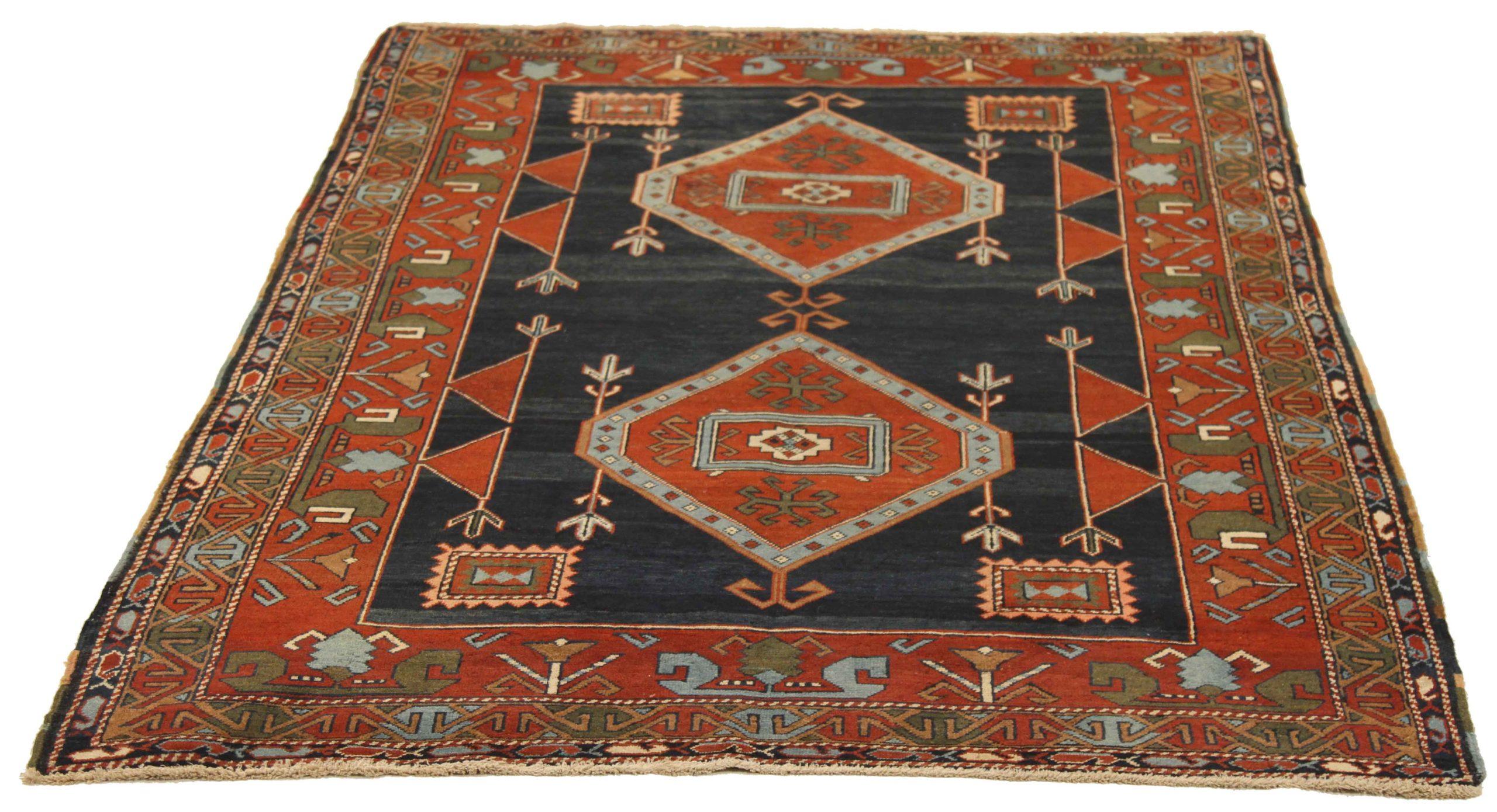 Scopri l'eleganza dei tappeti Kazak russi. Progettato con una meticolosa attenzione ai dettagli, questo design esclusivo è perfetto per valorizzare il tuo spazio.