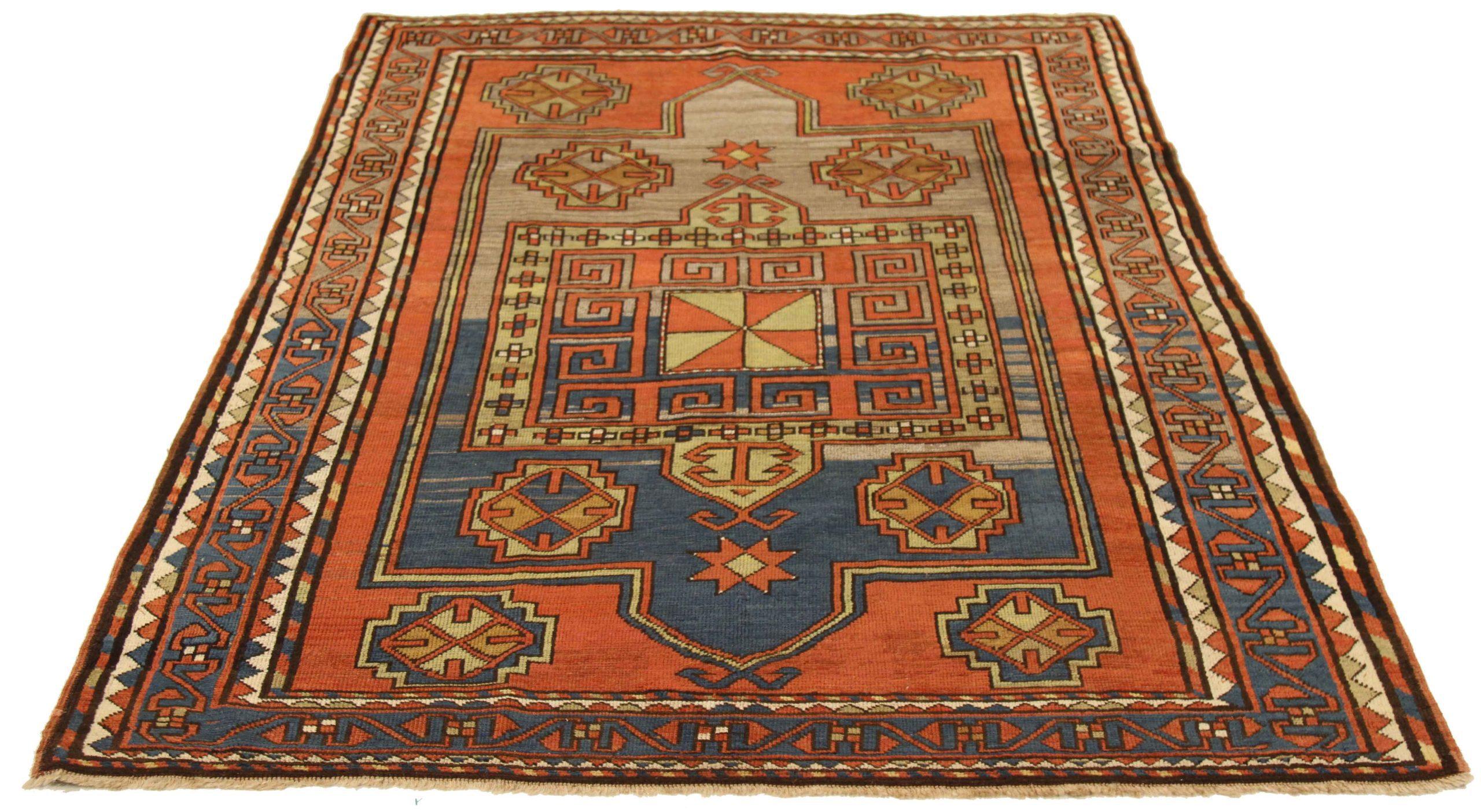 Découvrez l'élégance des tapis russes Kazak. Conçu avec une attention méticuleuse aux détails, ce design exclusif est parfait pour mettre en valeur votre espace.