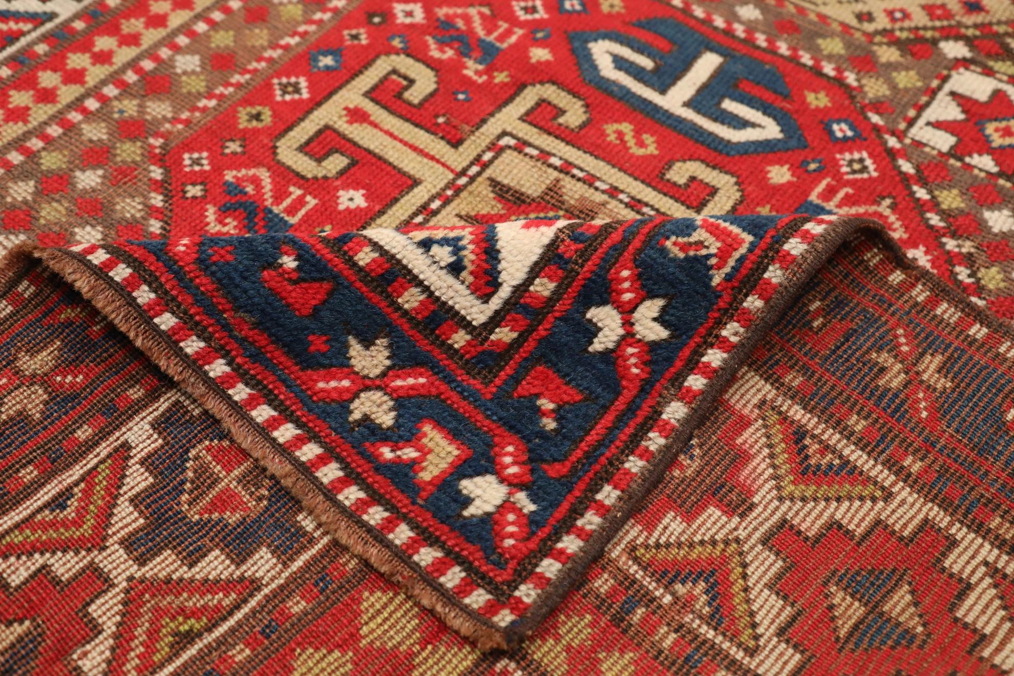 Russischer Kasachstan-Läufer Circa 1910 - Wolle Elfenbein Marineblau Rot Design - 99584 im Zustand „Hervorragend“ im Angebot in Dallas, TX