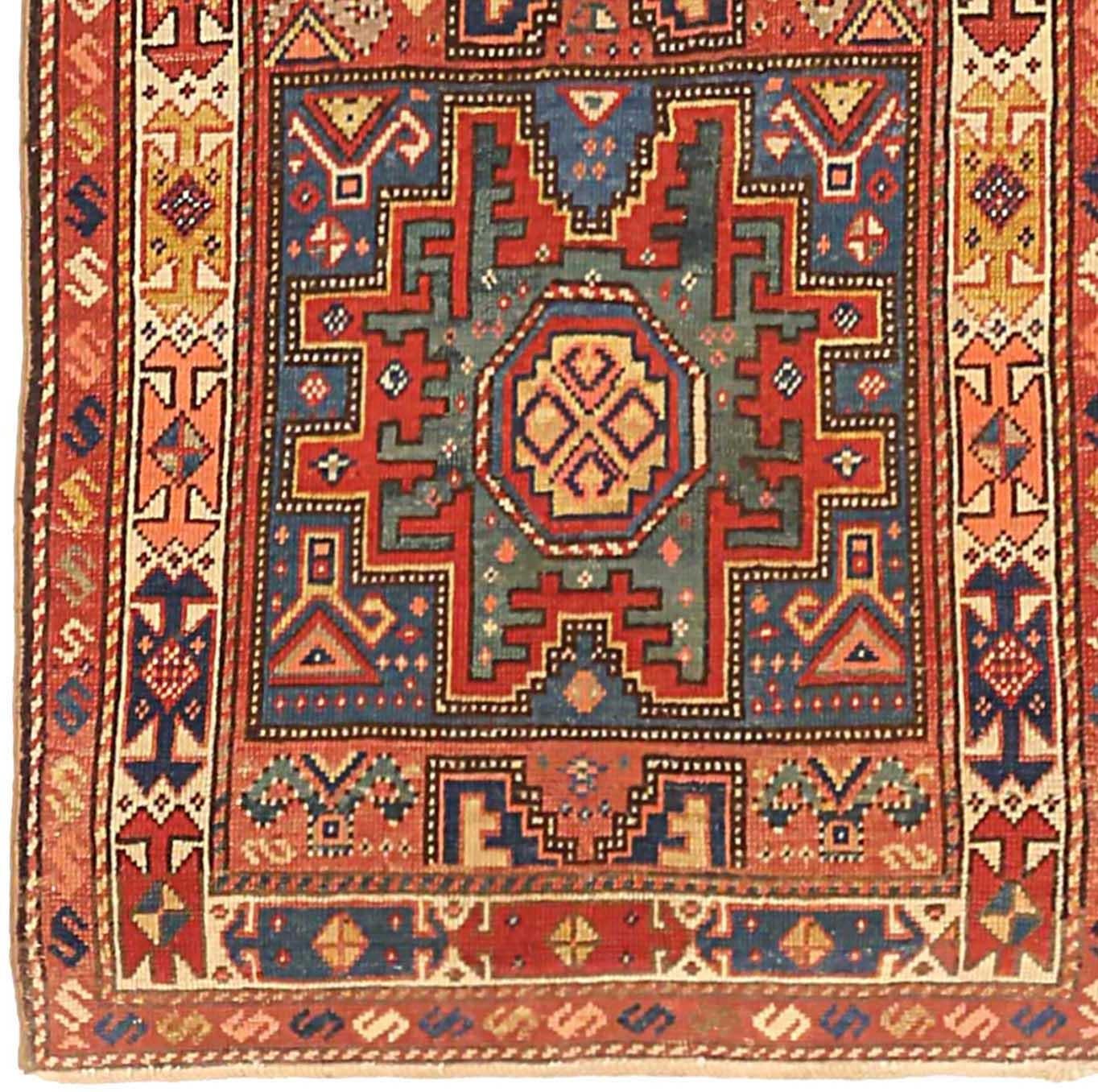 Russischer Kazak Kleiner Teppich CIRCA 1910 - Wolle Blau Rot Gelb 72689 im Zustand „Hervorragend“ im Angebot in Dallas, TX