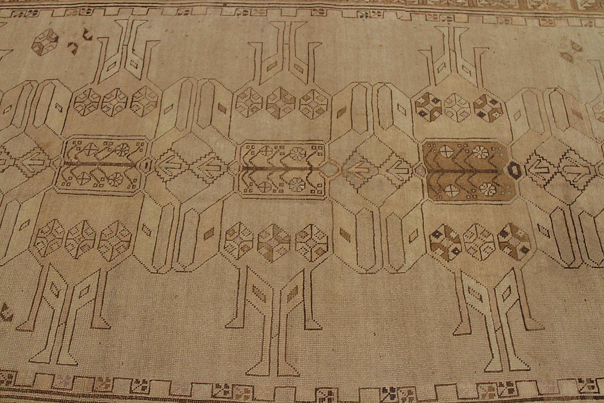 Russischer Kasachischer kleiner Teppich Circa 1910 - Wolle Elfenbein Taupe Design - 10395 im Zustand „Hervorragend“ im Angebot in Dallas, TX