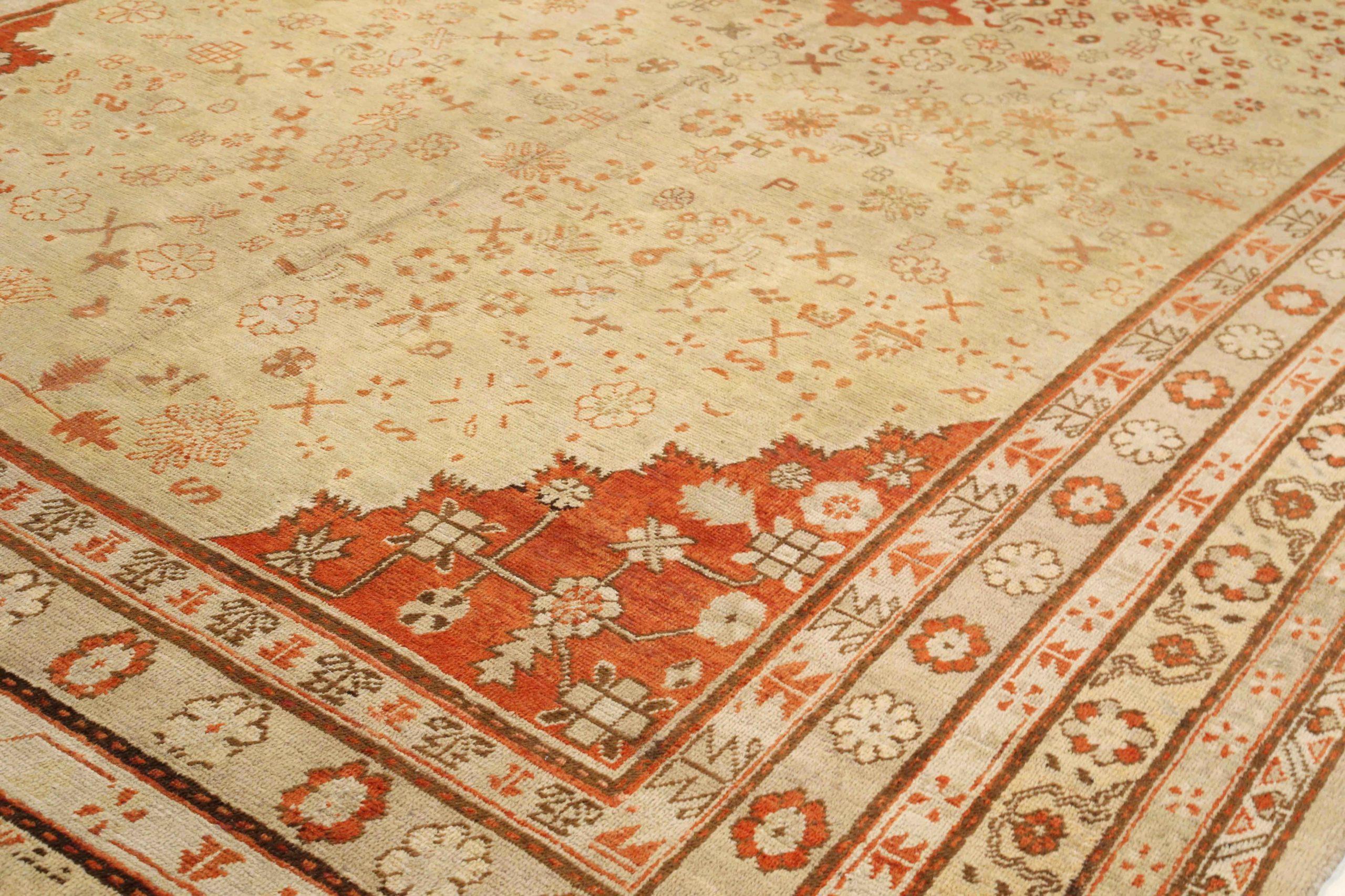 Russian Khotan Area Rugs - Wool Ivory Red 73120 In Excellent Condition For Sale In Dallas, TX