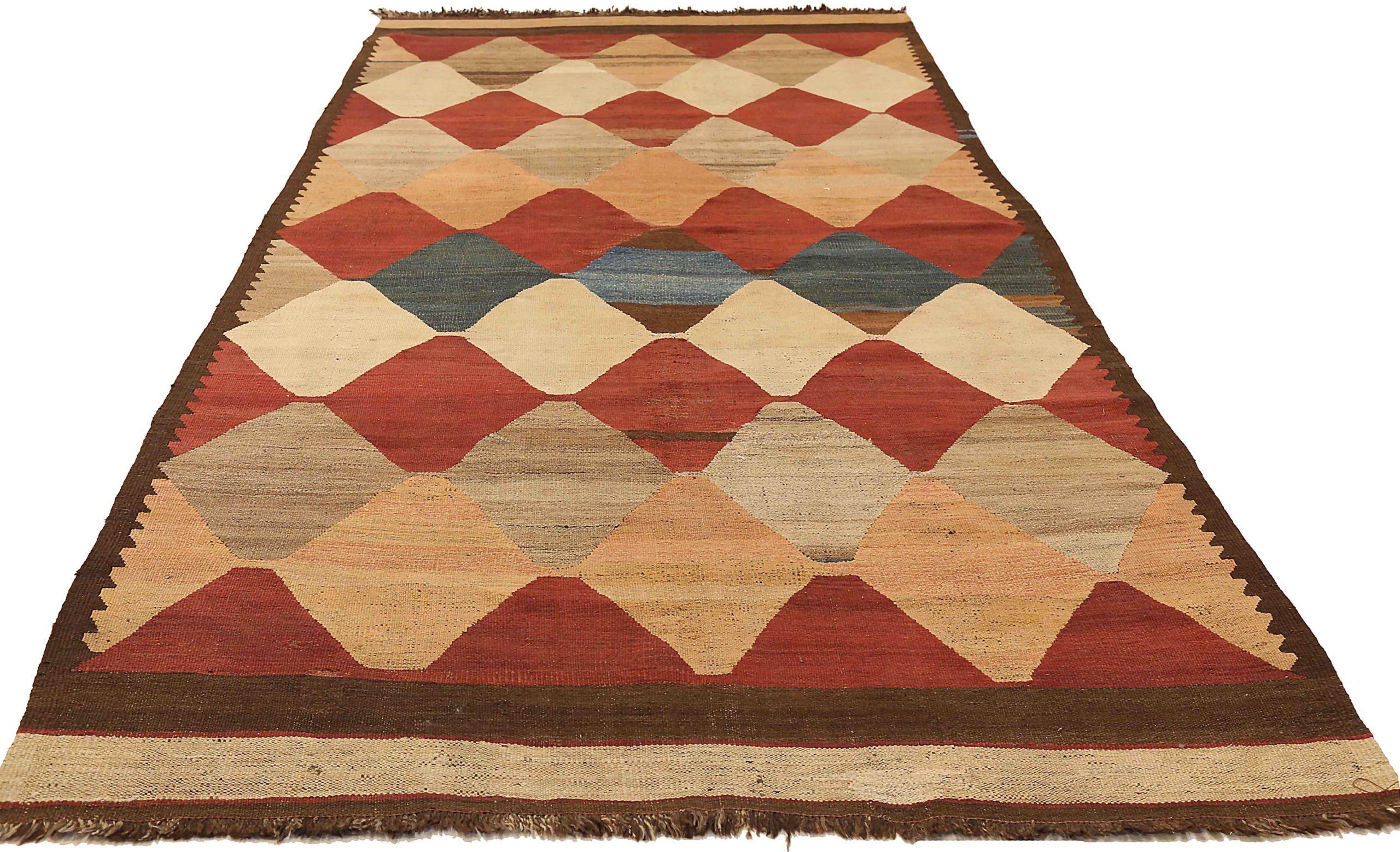 Entdecken Sie die Eleganz russischer Kilims mit Teppichen aus der Zeit um 1910. Dieses exklusive Design aus Wolle und Blau-Elfenbein-Rot-Gelb ist perfekt, um Ihren Raum zu verschönern.