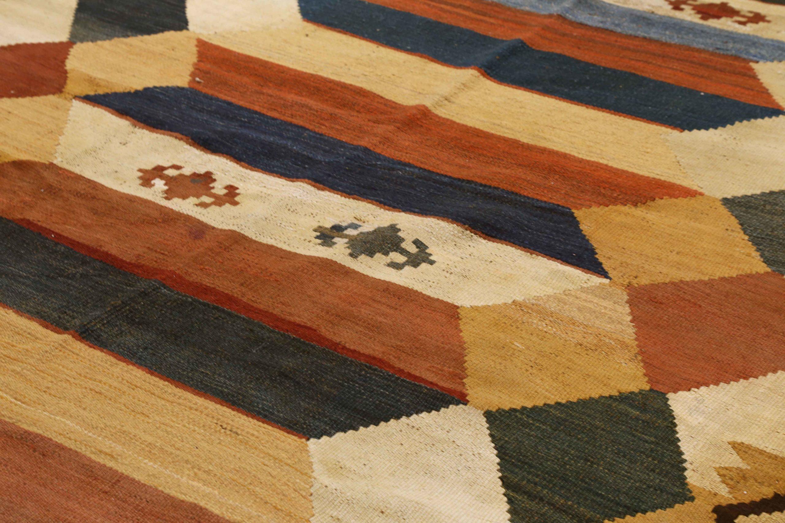 Russian Kilim Area Rugs Circa 1910 - Wool Ivory Navy Blue Red Yellow 72429 In Excellent Condition For Sale In Dallas, TX