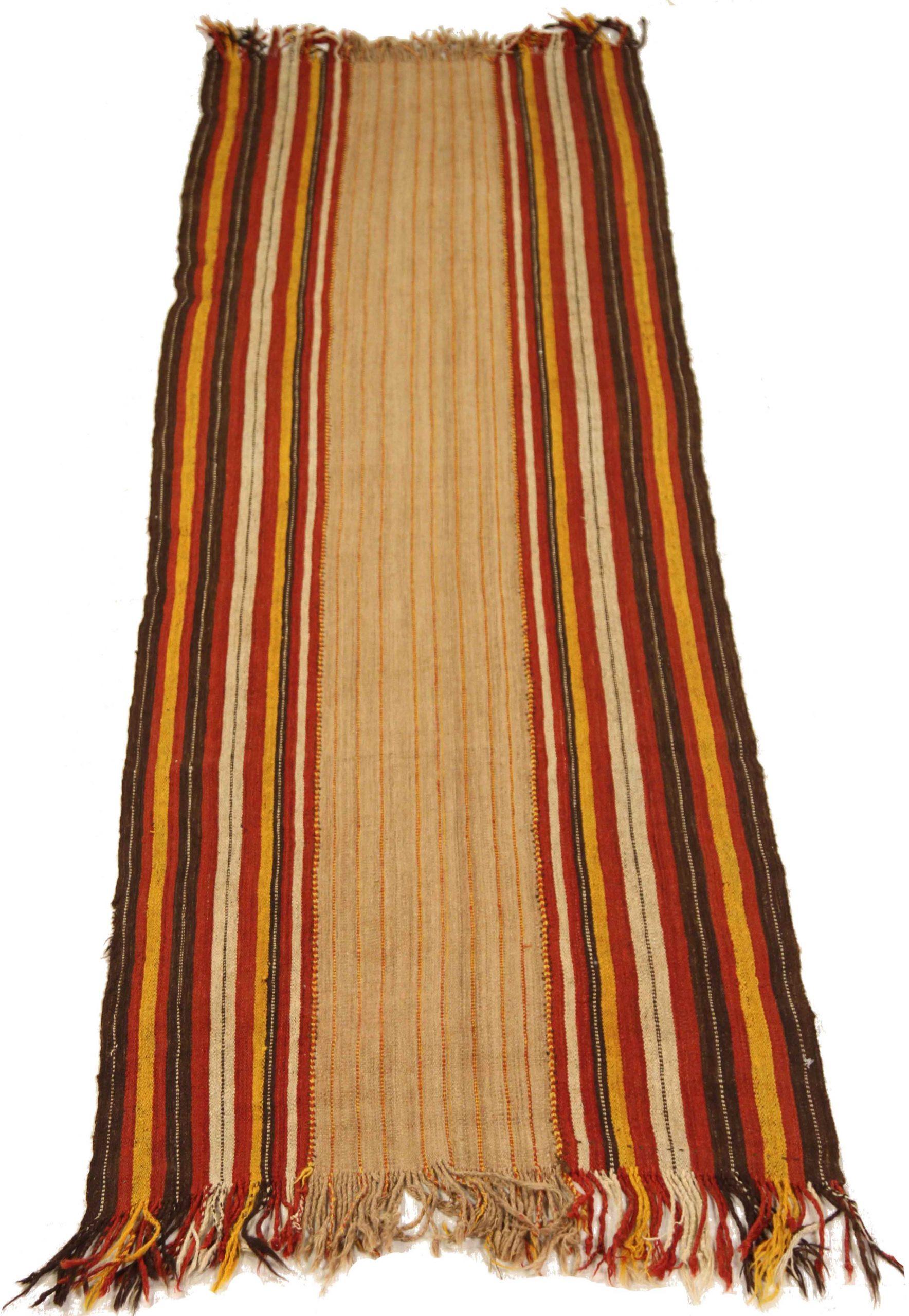 Découvrez l'élégance du Rug & Kilim russe présentant un tapis de course de Circa 1910. Conçu avec de la laine et du jaune IvoryRedYellow, ce design exclusif est parfait pour mettre en valeur votre espace.