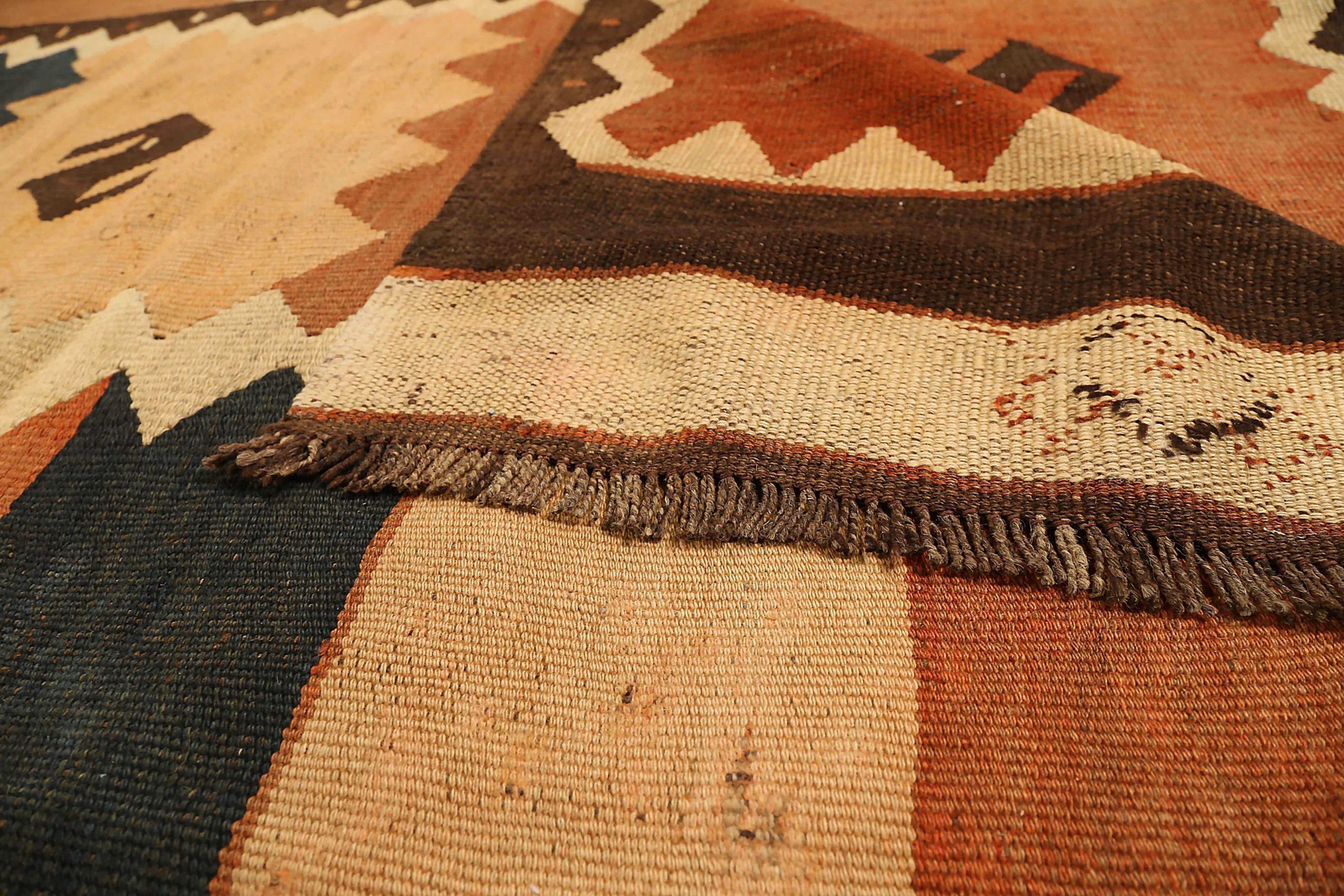 Rug & Kilim Kilim russe Circa 1910 - Laine Brown Ivory Navy Blue Red 72433 Excellent état - En vente à Dallas, TX