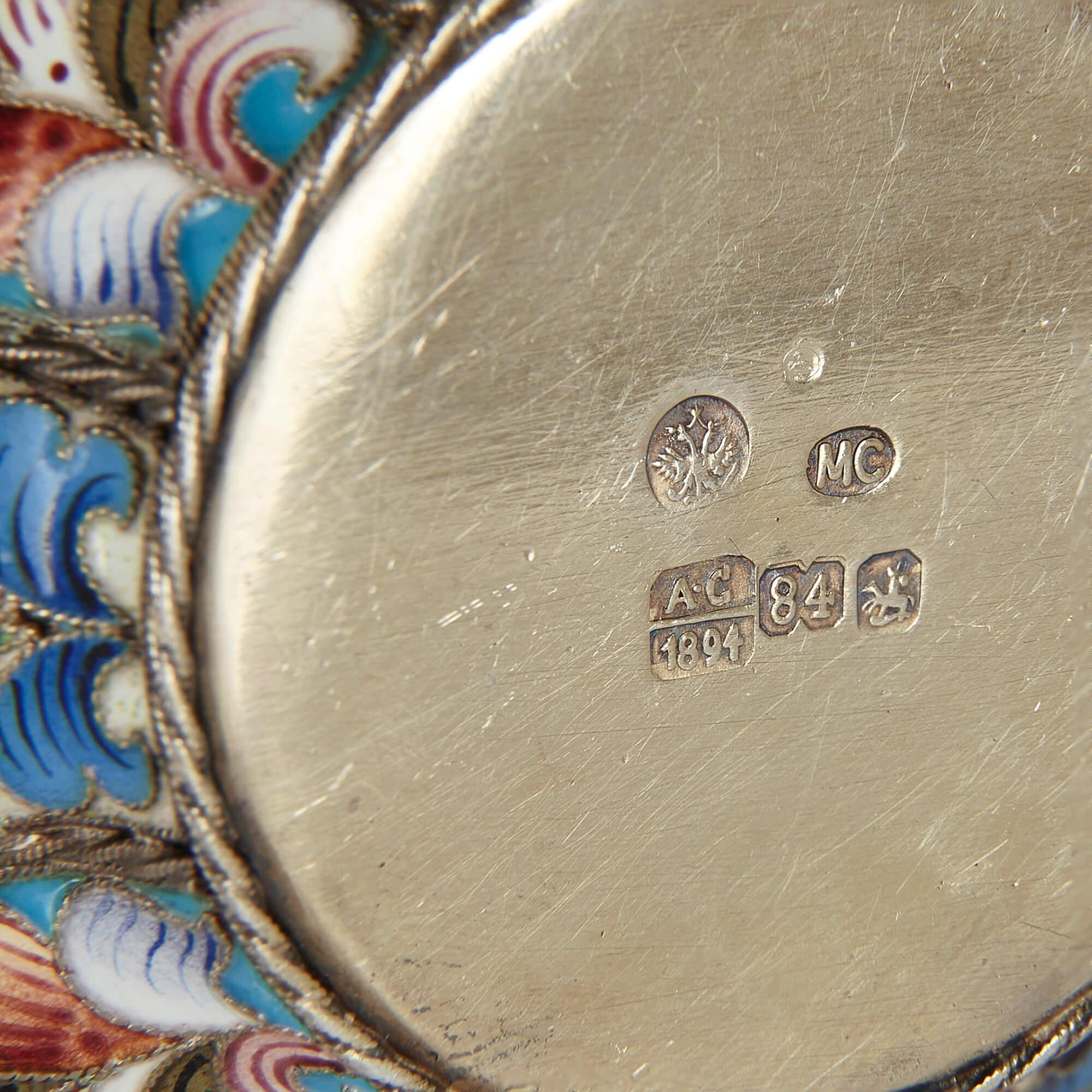 Russischer Kovsch aus Silber vergoldet, Cloisonné-Email und Silberperle im Angebot 1