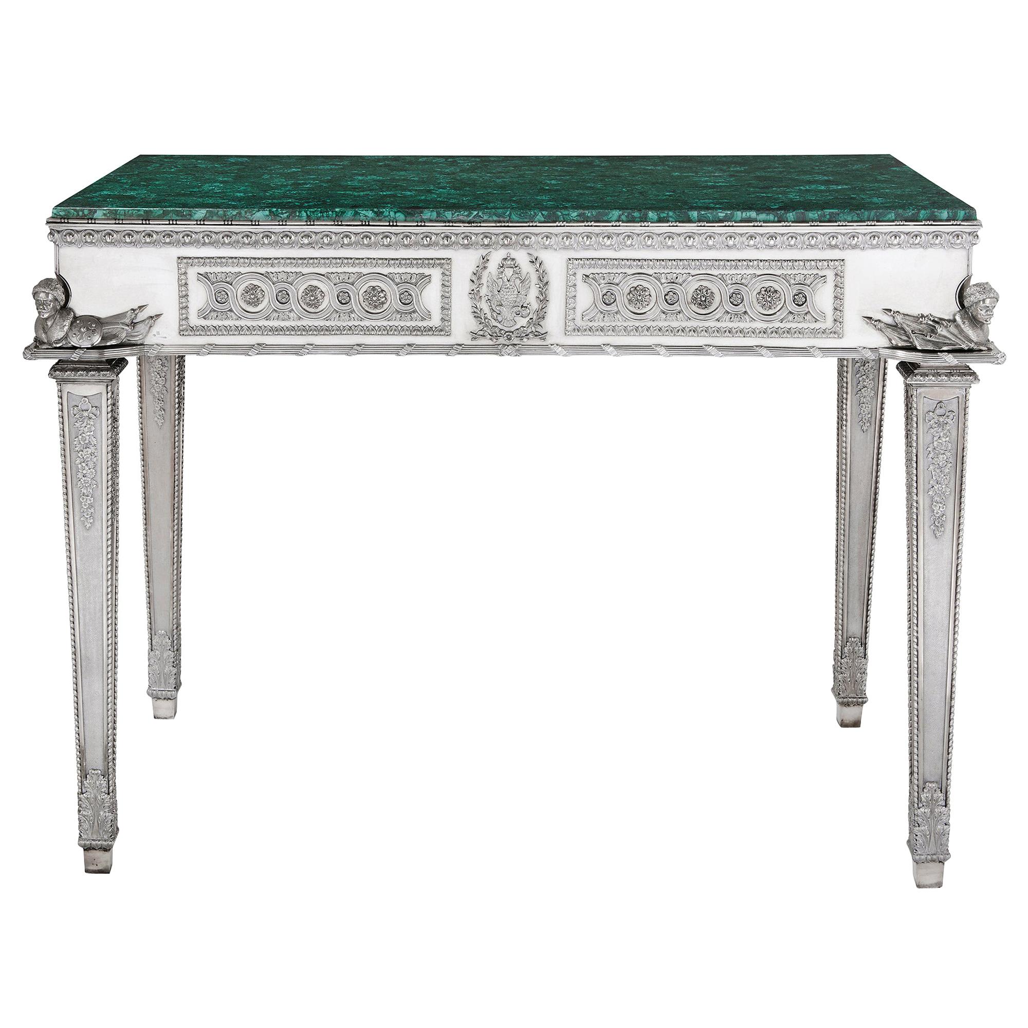 Mesa rusa de malaquita y plata de los plateros imperiales Grachev Brothers