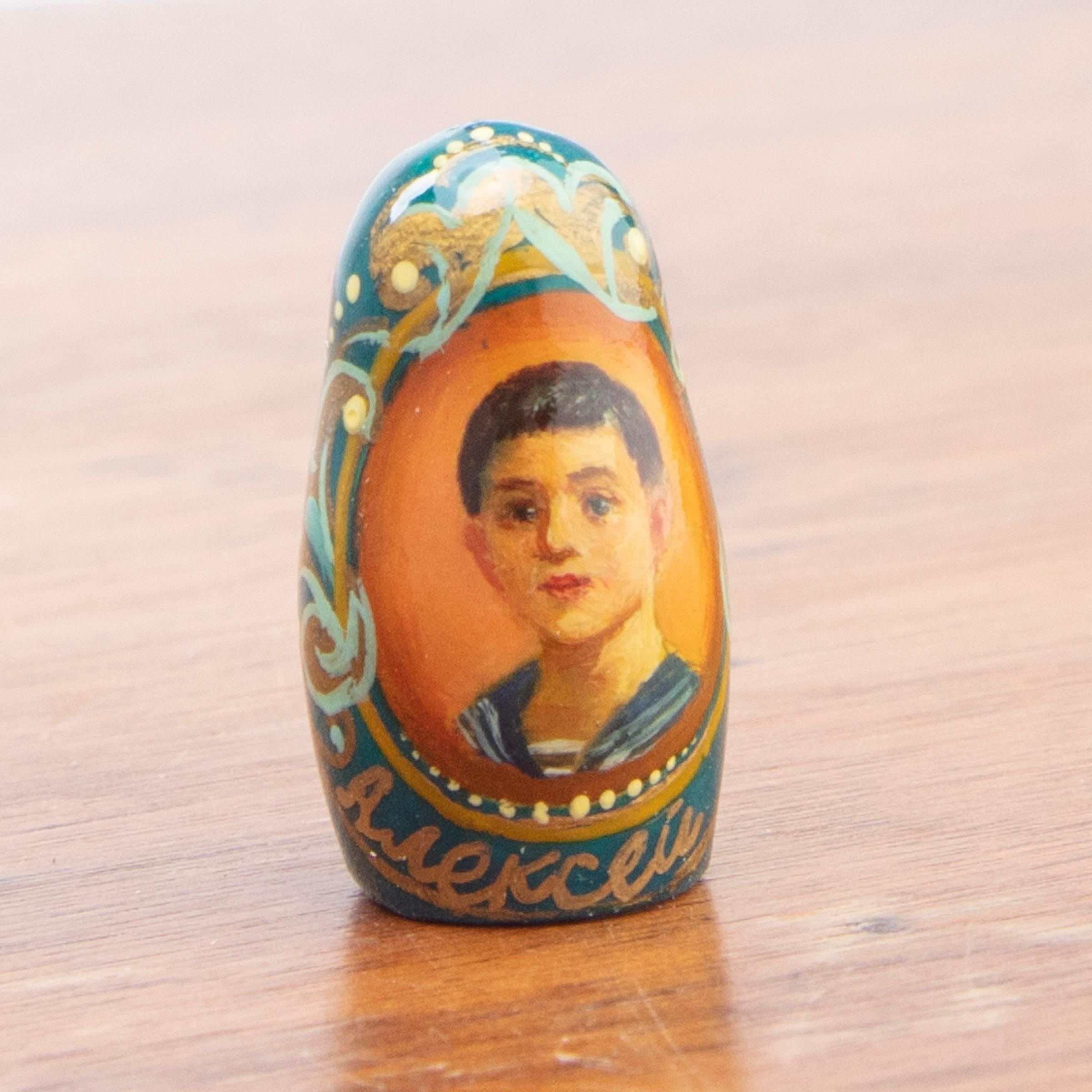 Russische Matryoshka-Puppen mit Nestled „ Zar Nikolaus II. und Familie“ im Angebot 9