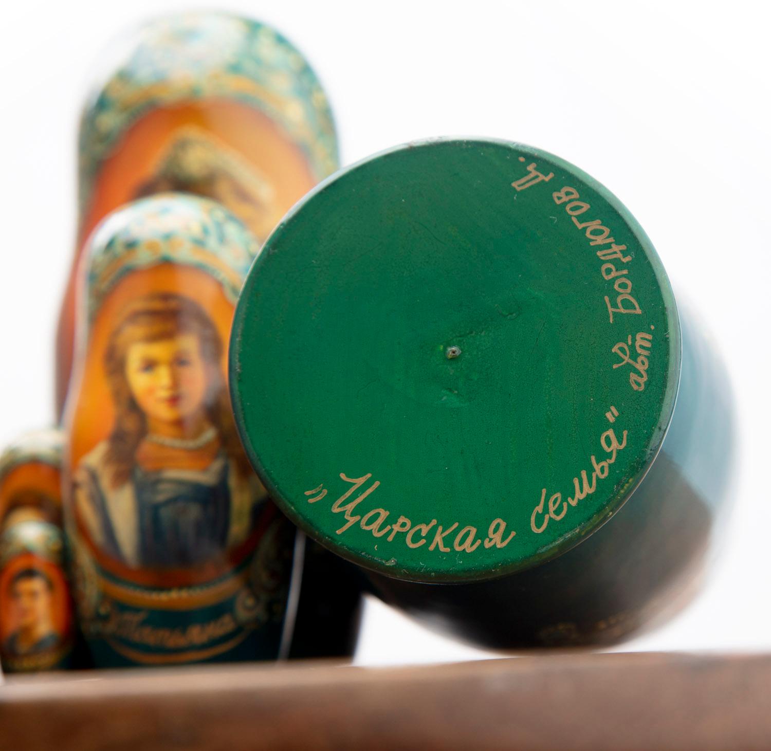 Russian Matryoshka Nestled Dolls 'Czar Nicholas II and Family' In Good Condition For Sale In Asheville, NC