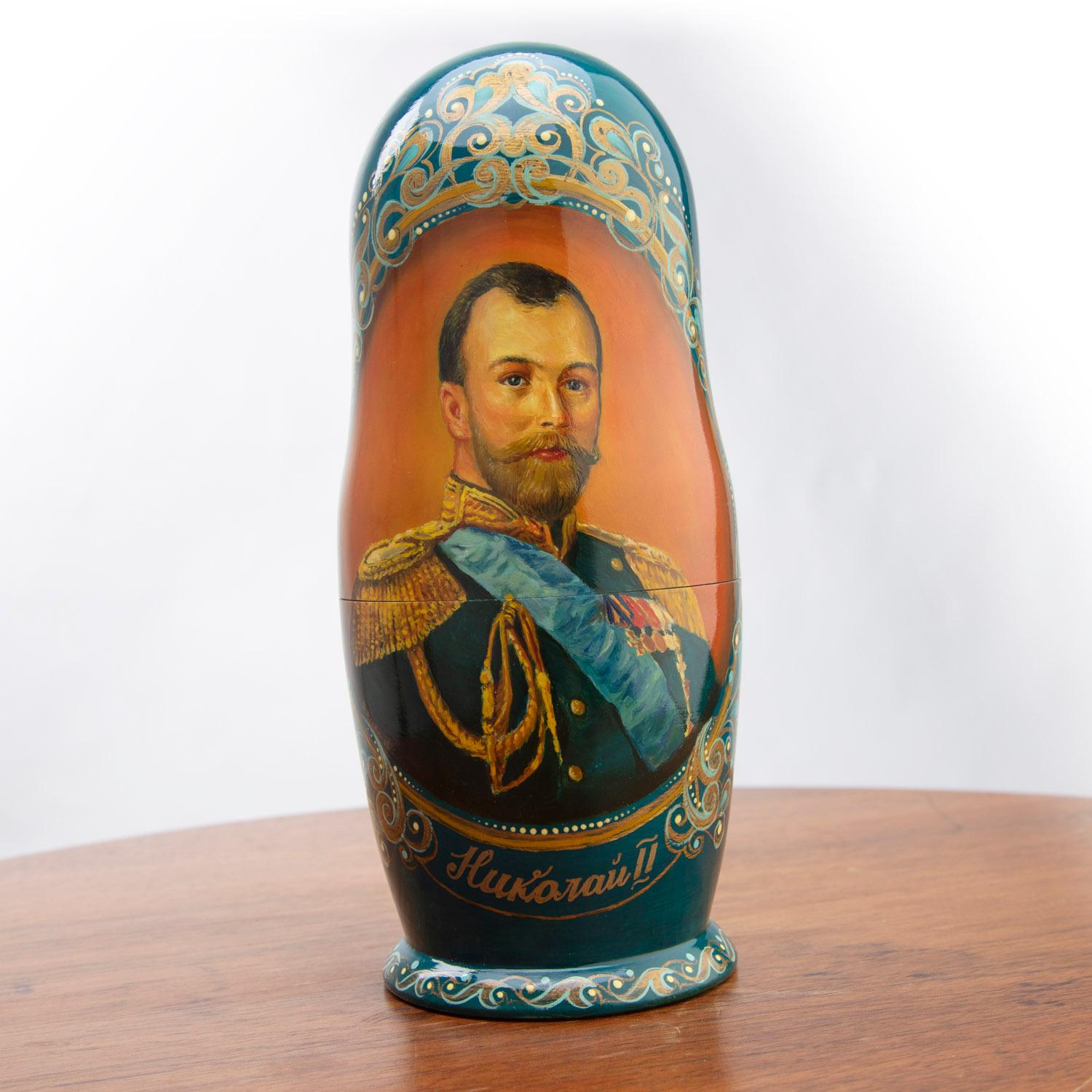Russische Matryoshka-Puppen mit Nestled „ Zar Nikolaus II. und Familie“ im Angebot 3
