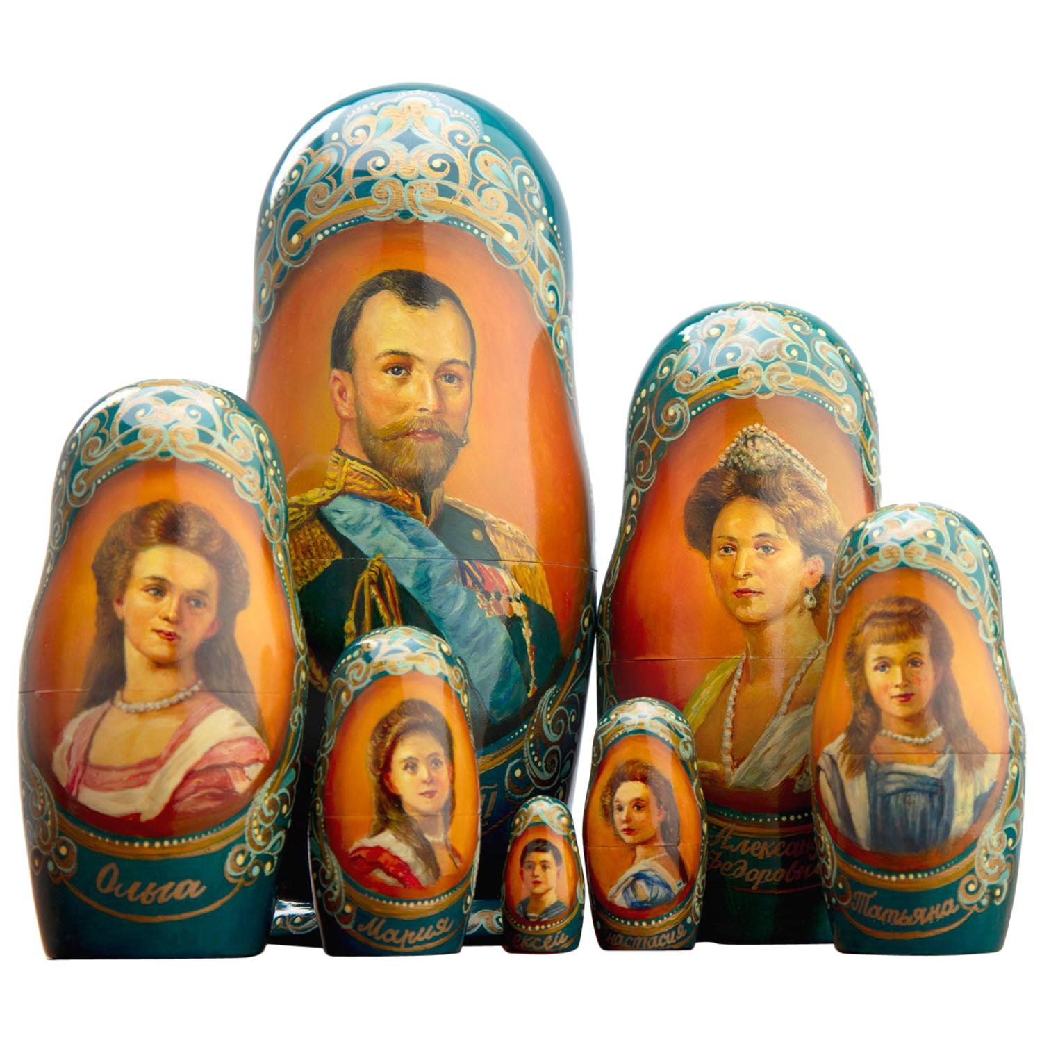 Russische Matryoshka-Puppen mit Nestled „ Zar Nikolaus II. und Familie“ im Angebot