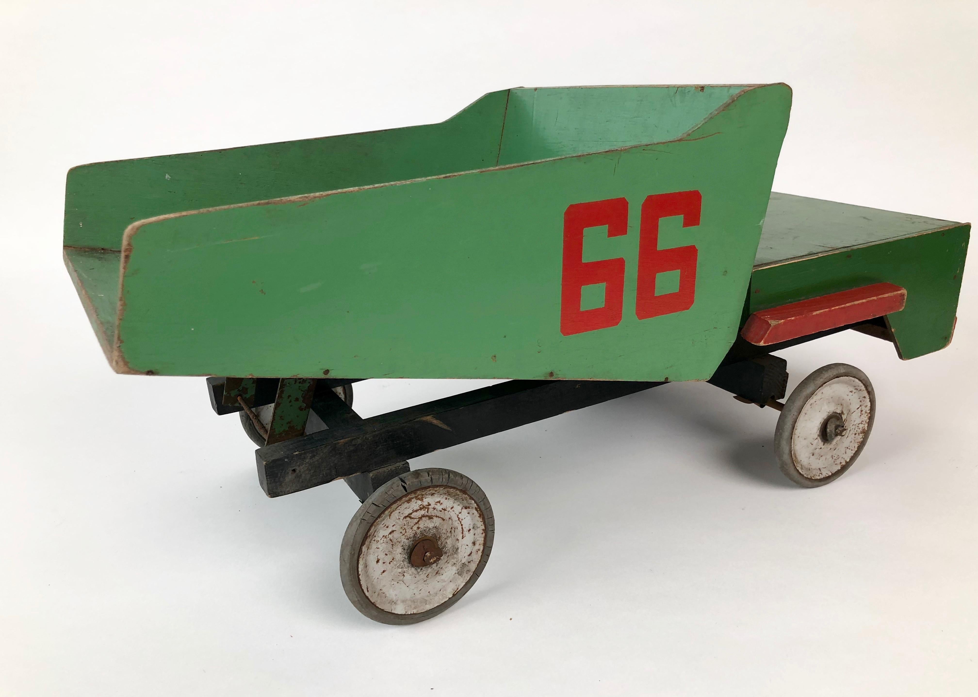 Russian Midcentury Toy Truck from Wood In Distressed Condition For Sale In Vienna, Austria