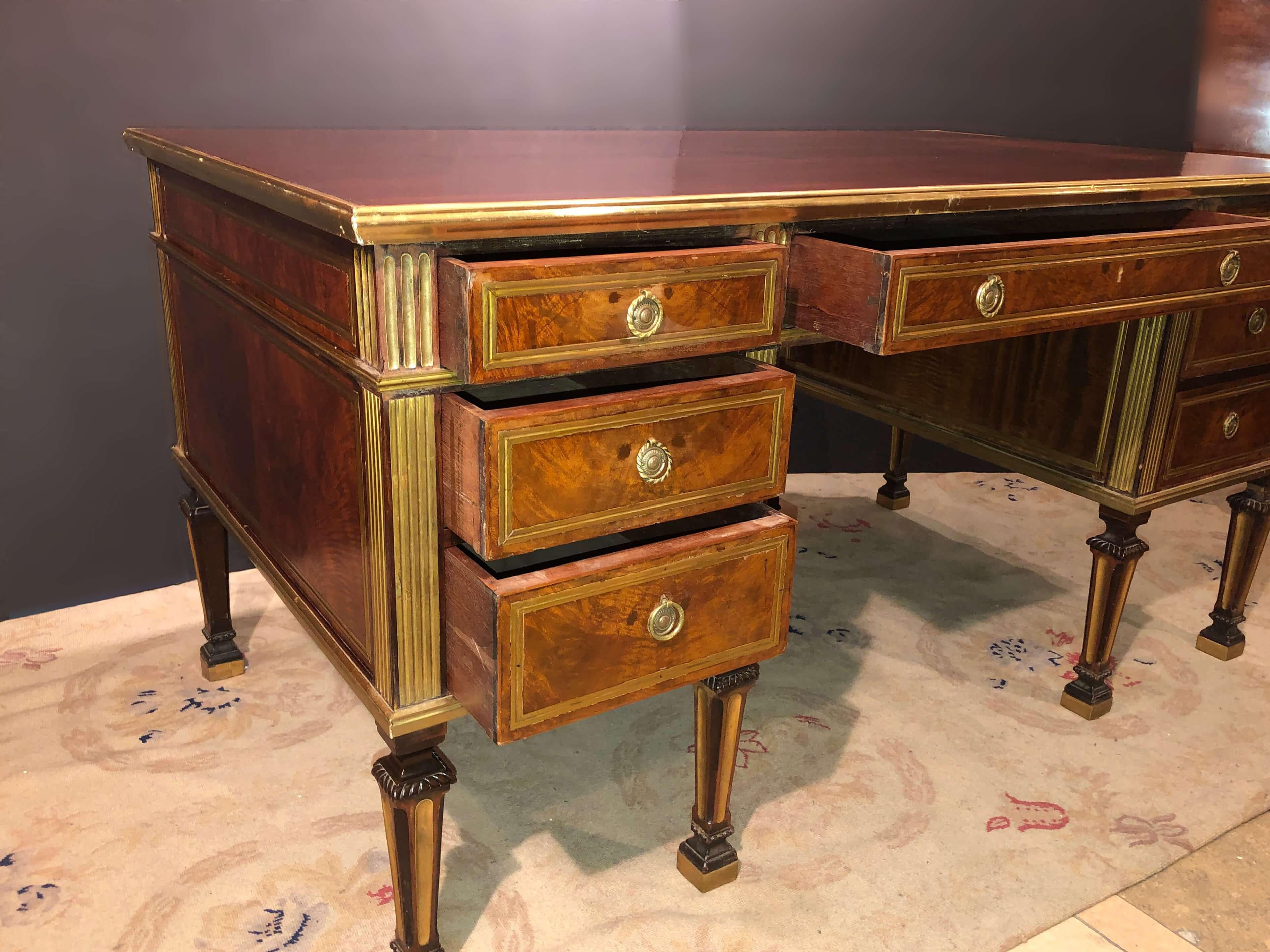 Russian Neoclassic Mahogany Desk In Good Condition For Sale In Westwood, NJ