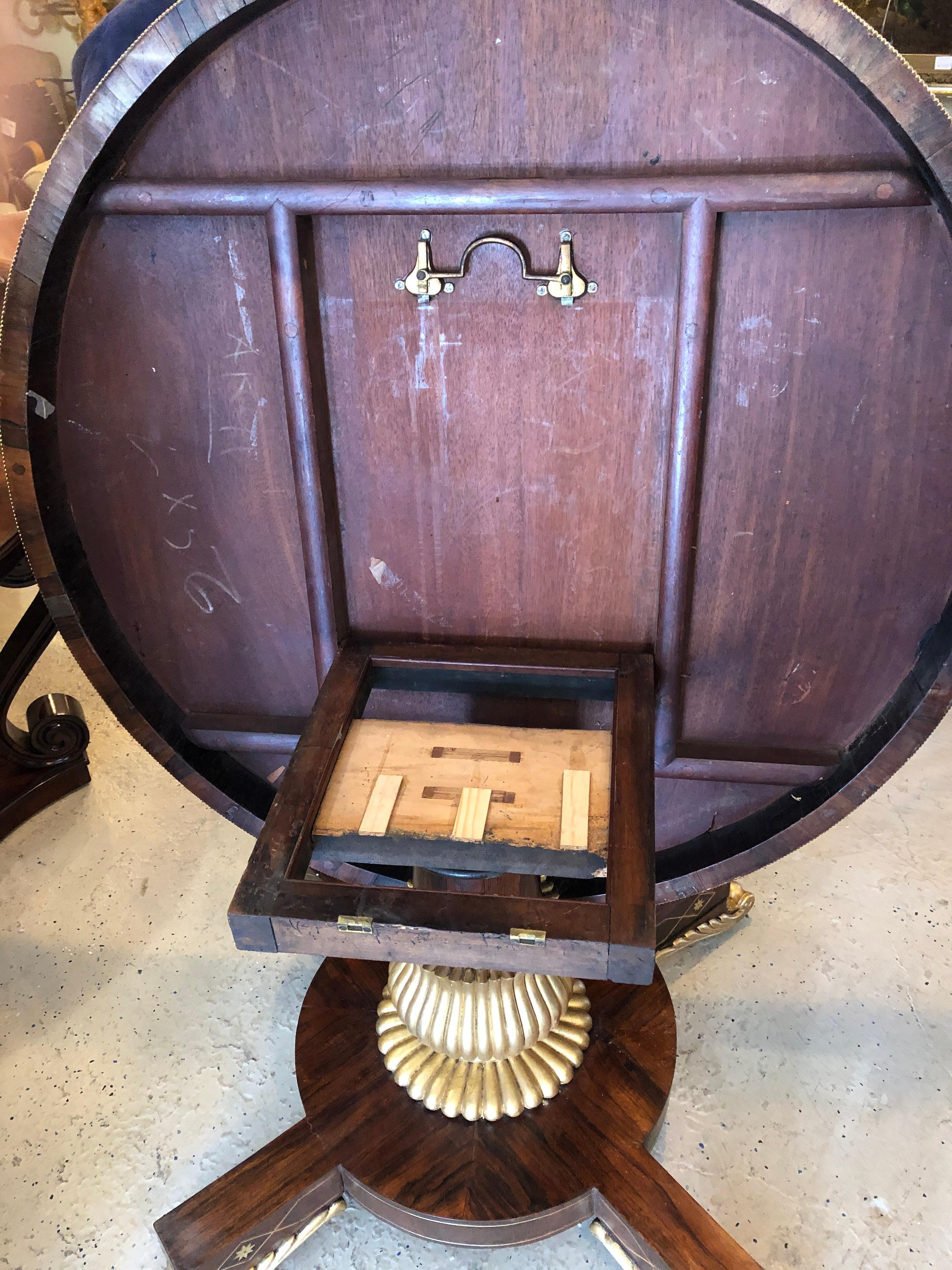 Table centrale russe néoclassique en palissandre et incrustation de laiton, 19e siècle en vente 11