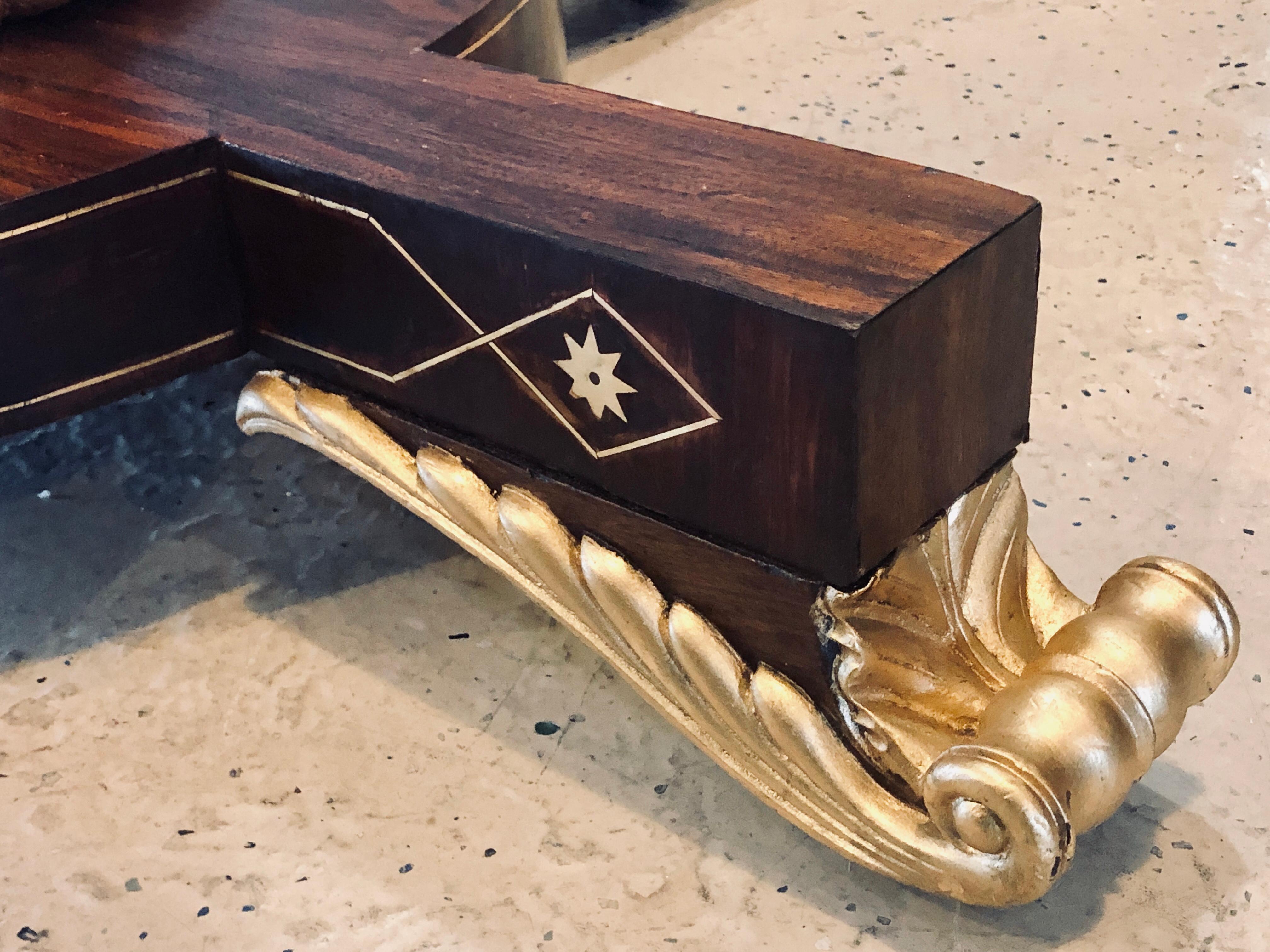 Table centrale russe néoclassique en palissandre et incrustation de laiton, 19e siècle en vente 1
