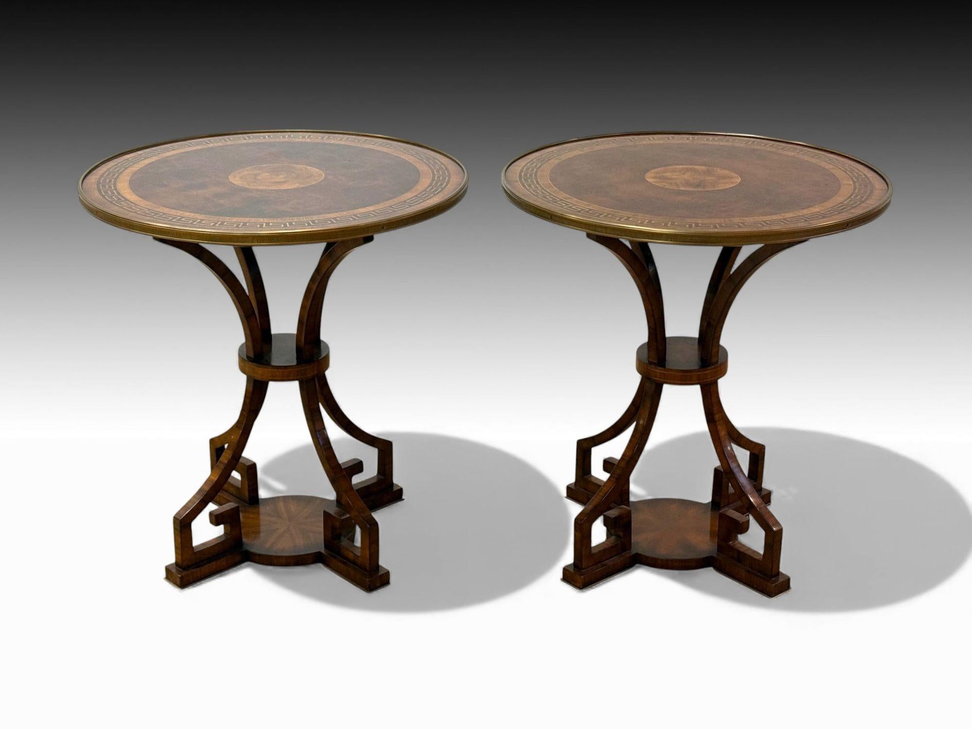 Neoclásico Ruso, Madera de Burl, Latón, Gueridones, Francia, Años 50 en Bueno estado para la venta en Manhasset, NY