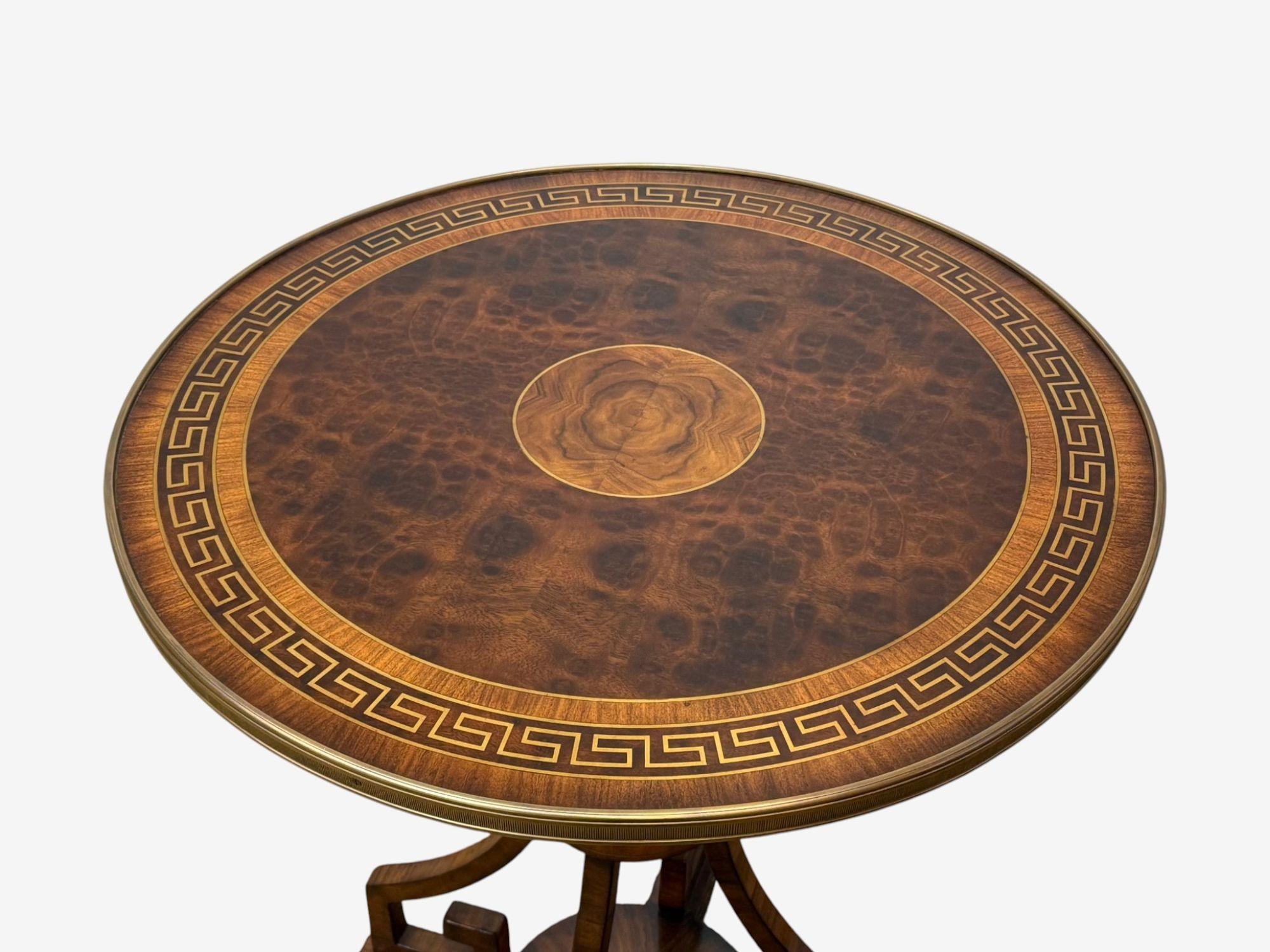 Neoclásico Ruso, Madera de Burl, Latón, Gueridones, Francia, Años 50 siglo XX en venta