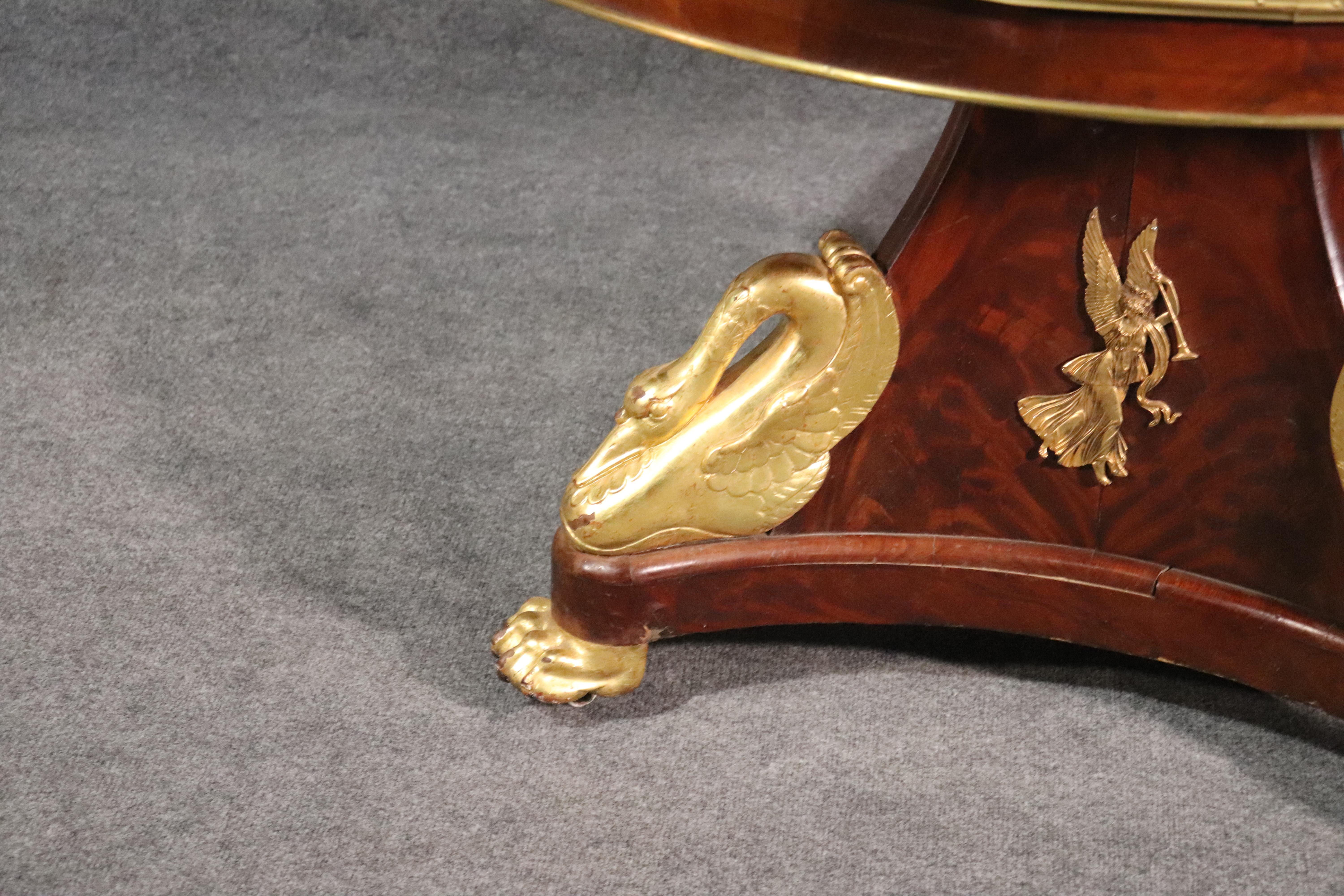 Russian Neoclassical Gilded Mahogany Center Table with Swans and Bronze C1800 In Good Condition In Swedesboro, NJ