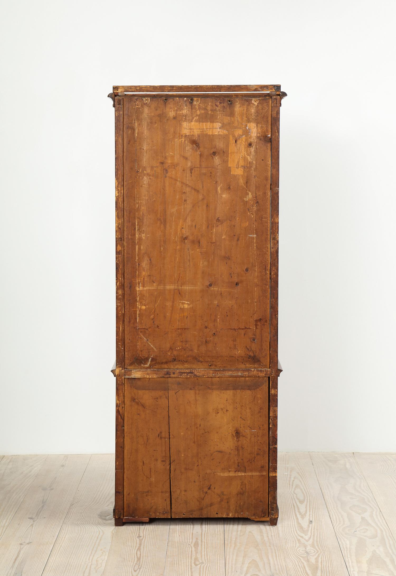 Russian Neoclassical Mahogany Brass-Inlaid Cabinet, Circa 1820 For Sale 3