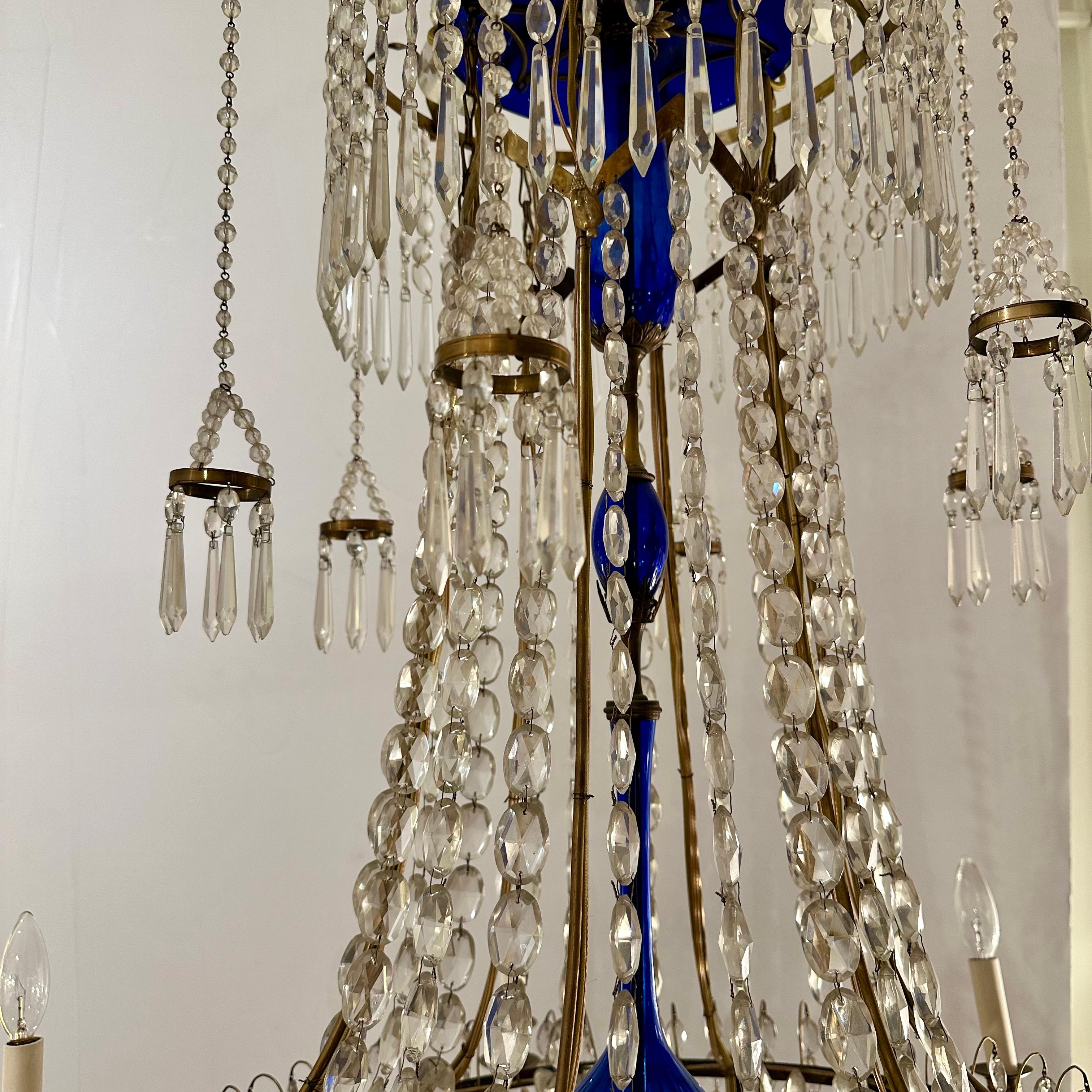 Russo Lampadario russo neoclassico a sei luci in cristallo del 1800 circa in vendita
