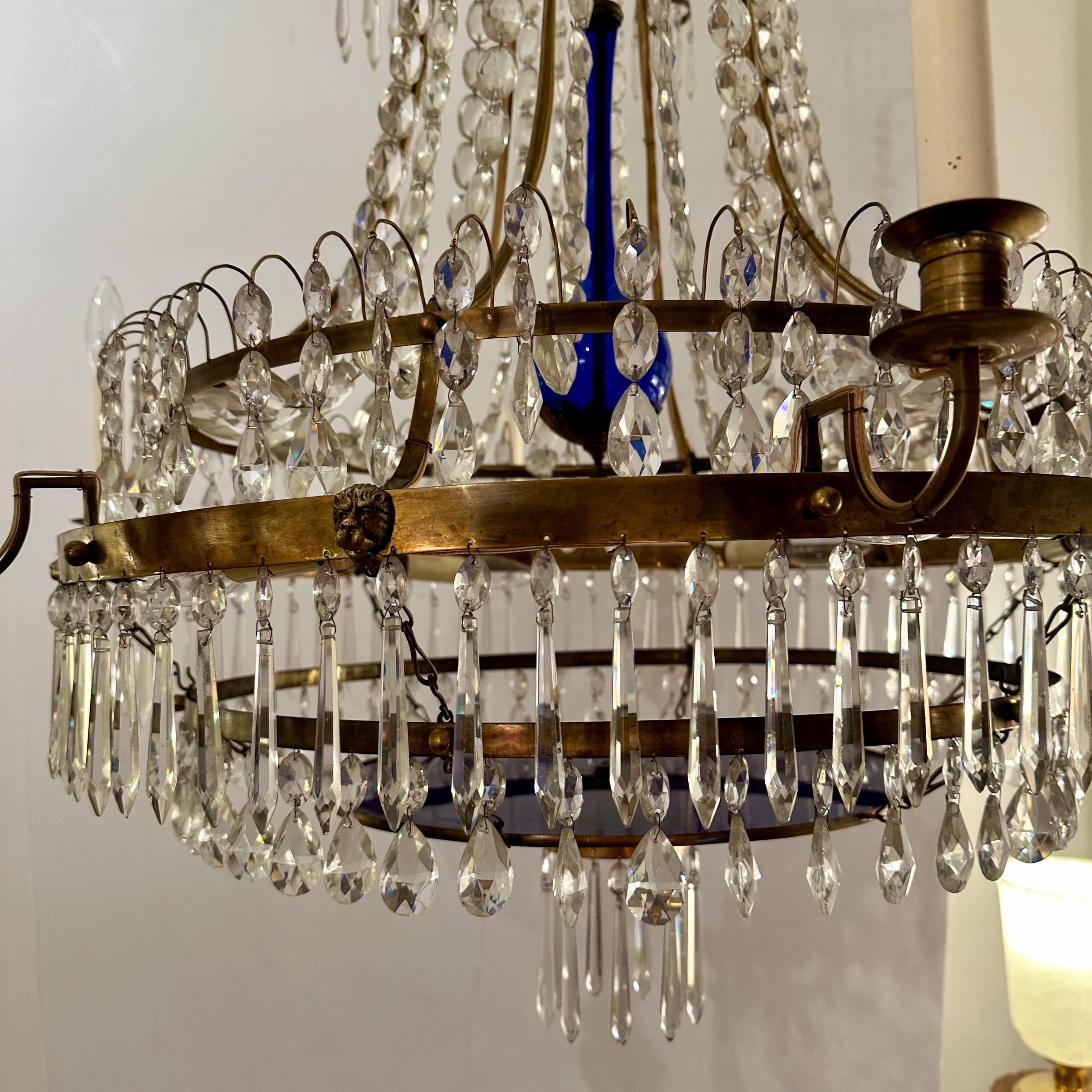 Ottone Lampadario russo neoclassico a sei luci in cristallo del 1800 circa in vendita