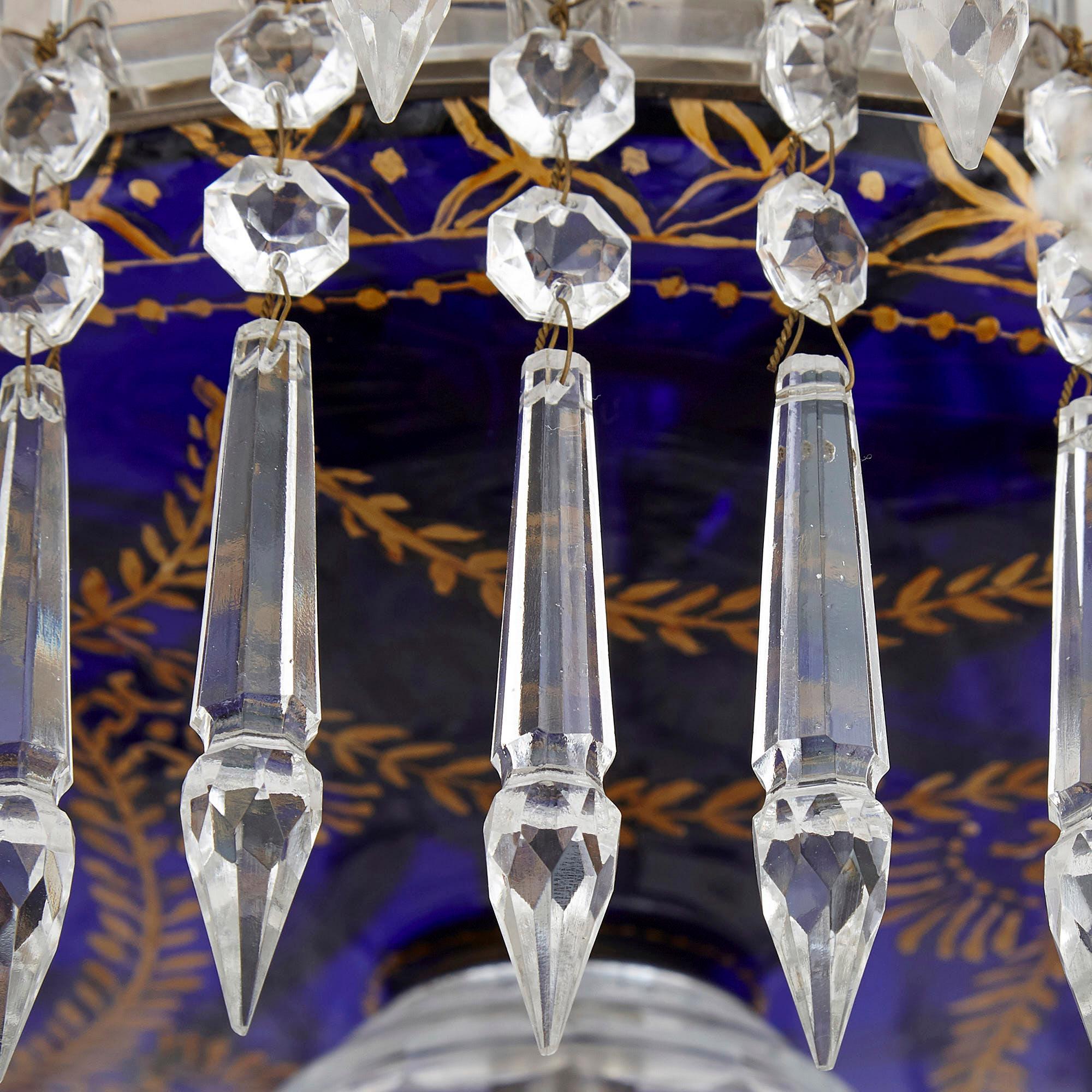 Russischer Kronleuchter aus klarem und blauem geschliffenem Glas im neoklassischen Stil im Angebot 1