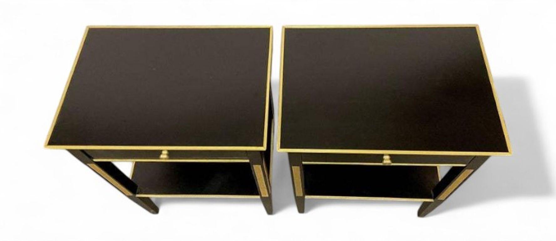 Bronze Tables de nuit de style néoclassique russe, Hollywood Regency, bois peint, bronze en vente