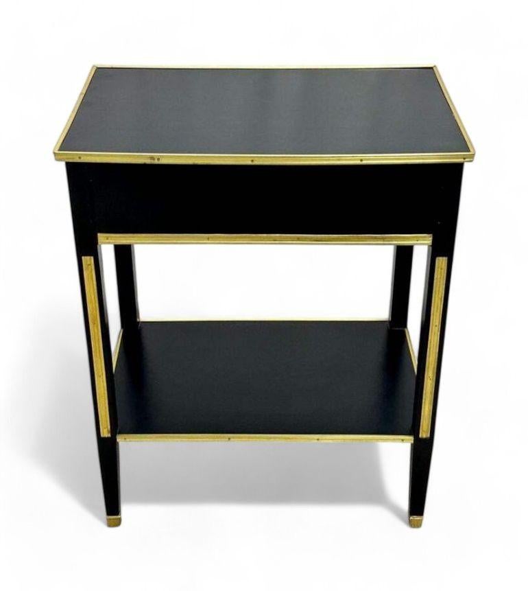 Tables de nuit de style néoclassique russe, Hollywood Regency, bois peint, bronze en vente 3