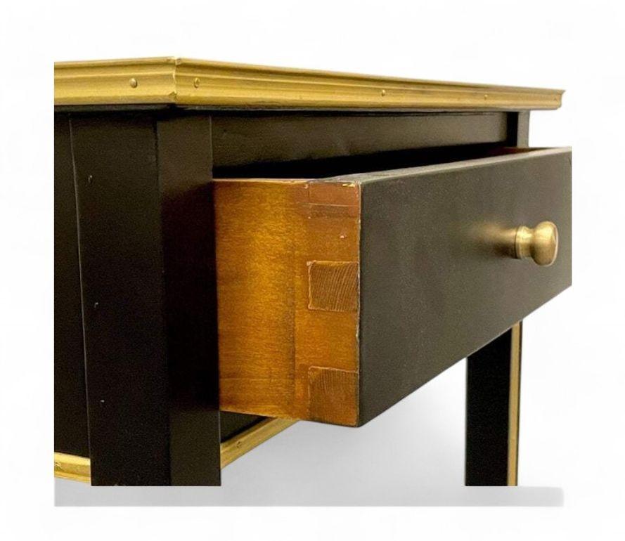 Tables de nuit de style néoclassique russe, Hollywood Regency, bois peint, bronze en vente 2