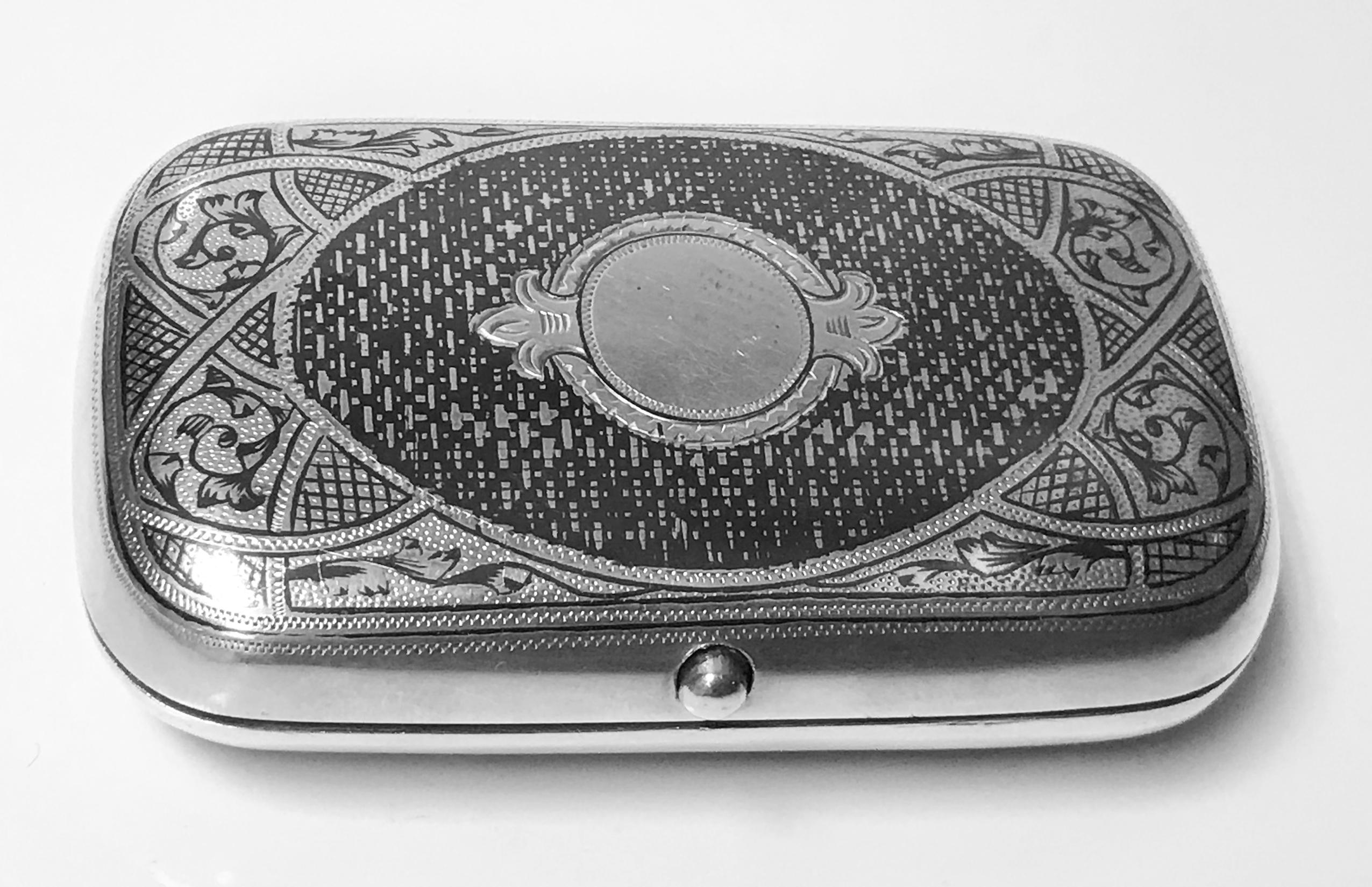 Russian Niello silver cigarette cheroot case, Moscow 1887 Andrey Postnikov, assay master Alexander Romanov. Rectangular cushion form, decorated with Niello Moscow building and bridge scene on front, scroll foliate diamond diaper niello decoration