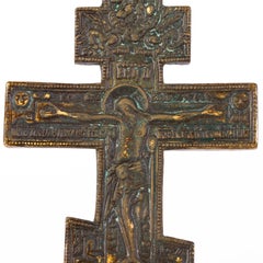 Icono ortodoxo ruso de bronce dorado en forma de cruz Siglo XIX