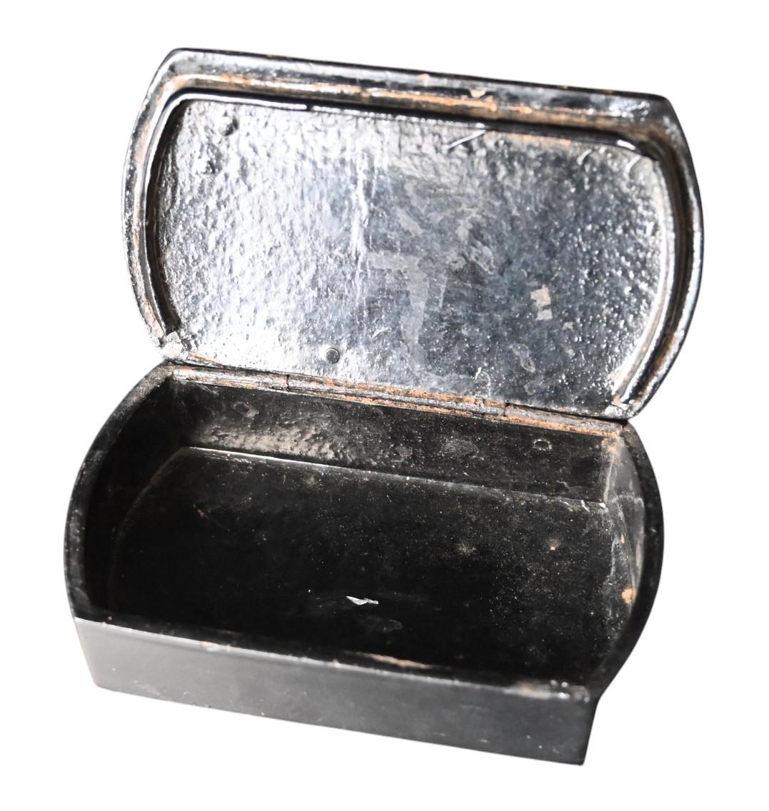 Russian papier mâché box from Tsarina Alexandra, early 1900 For Sale 1
